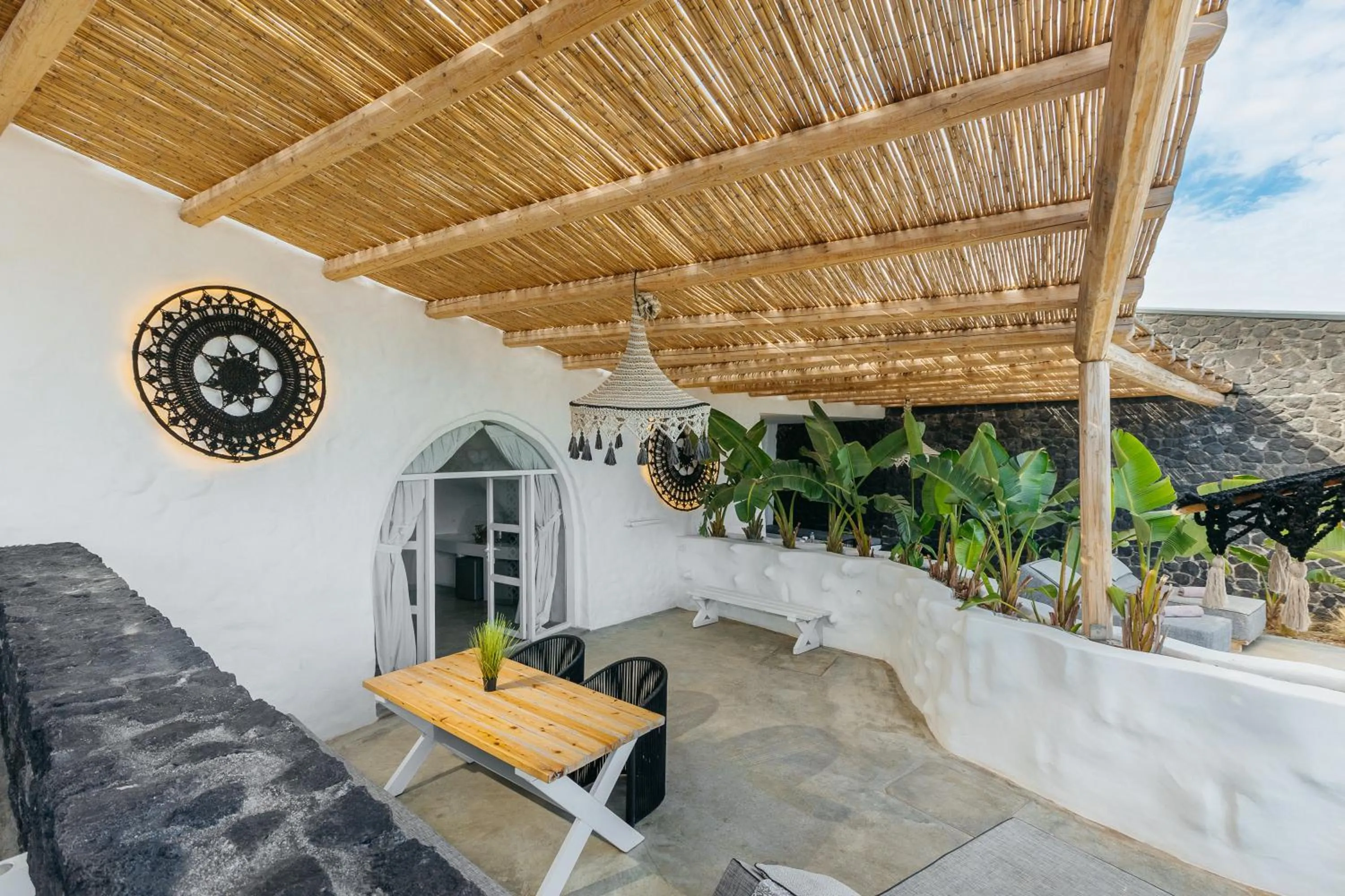 Theano Cave Suites & Villas