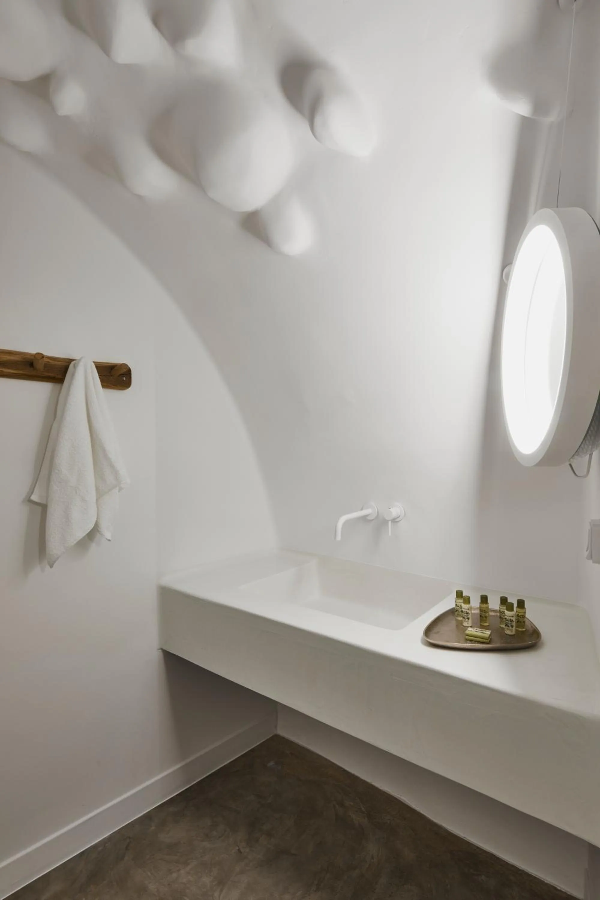 Theano Cave Suites & Villas