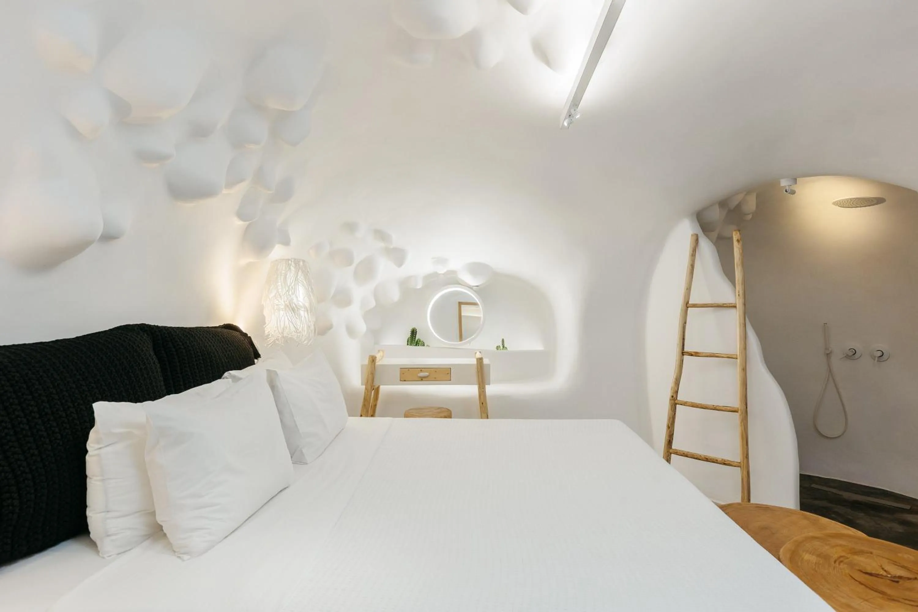 Bed in Theano Cave Suites & Villas