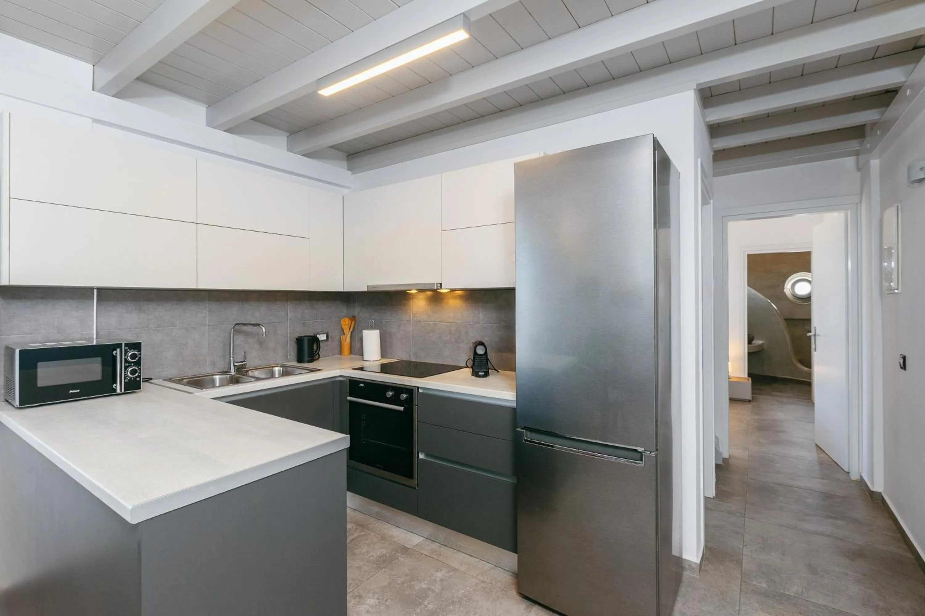 Theano Cave Suites & Villas