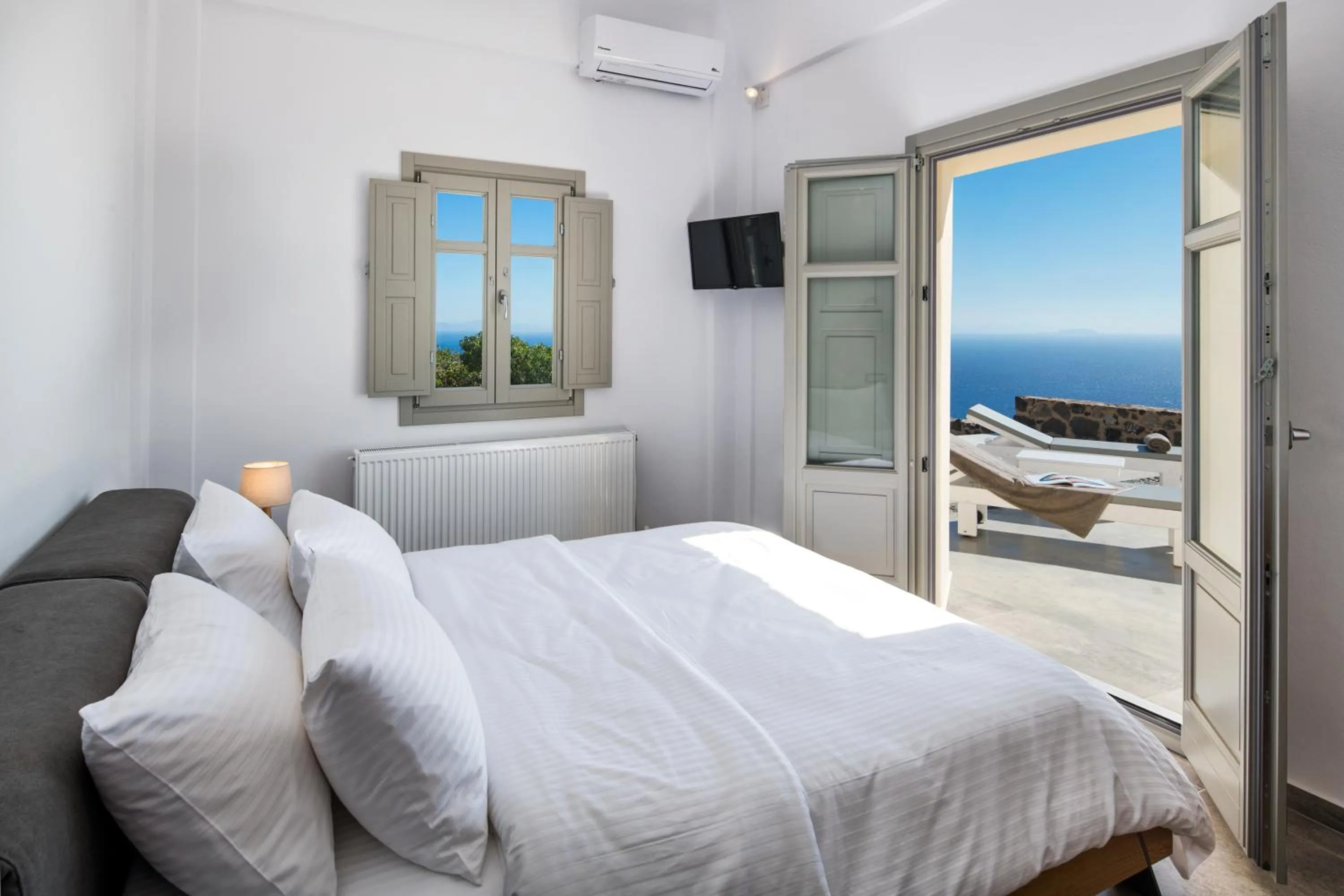 Bedroom, Bed in Theano Cave Suites & Villas