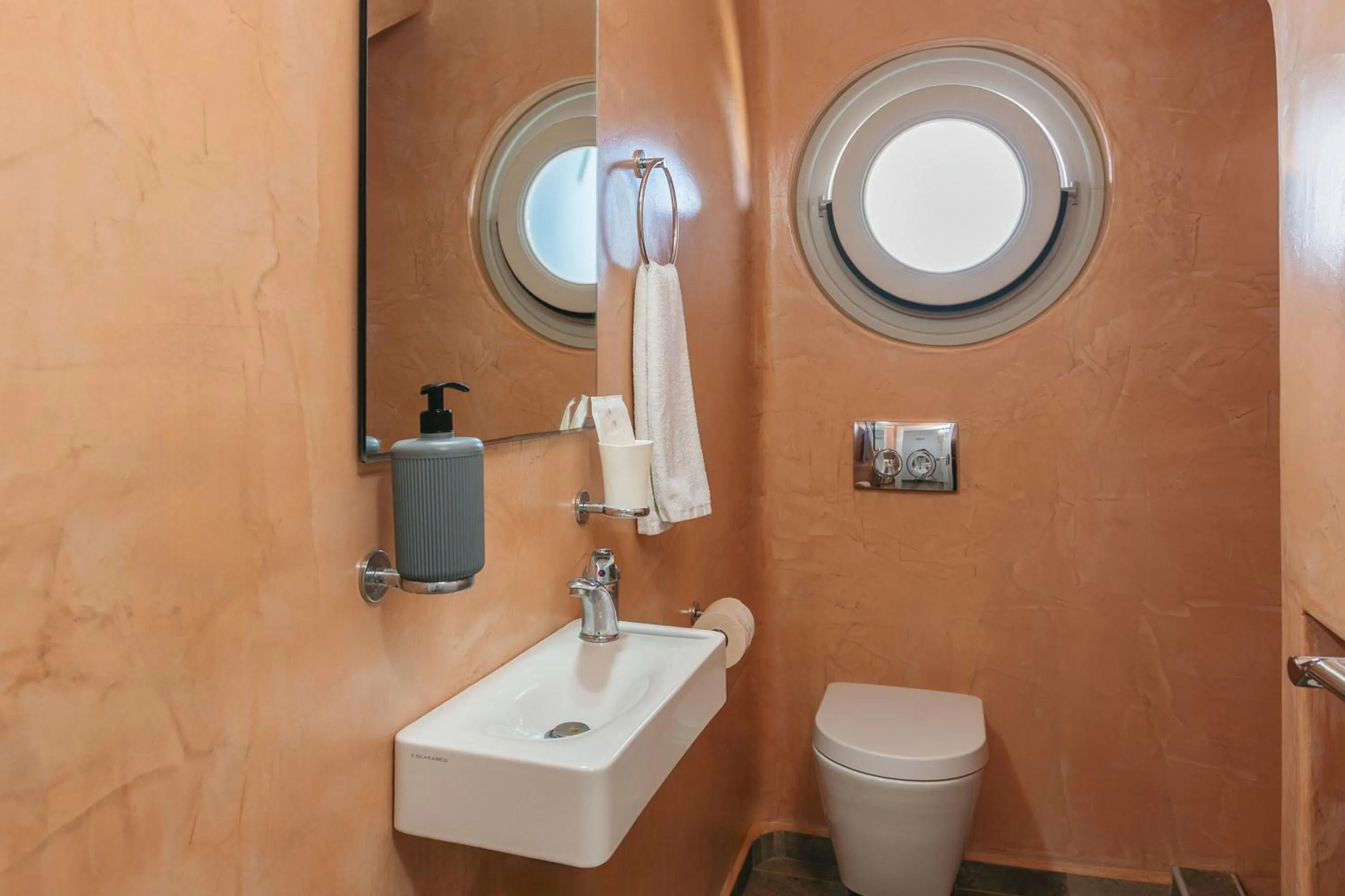 Theano Cave Suites & Villas