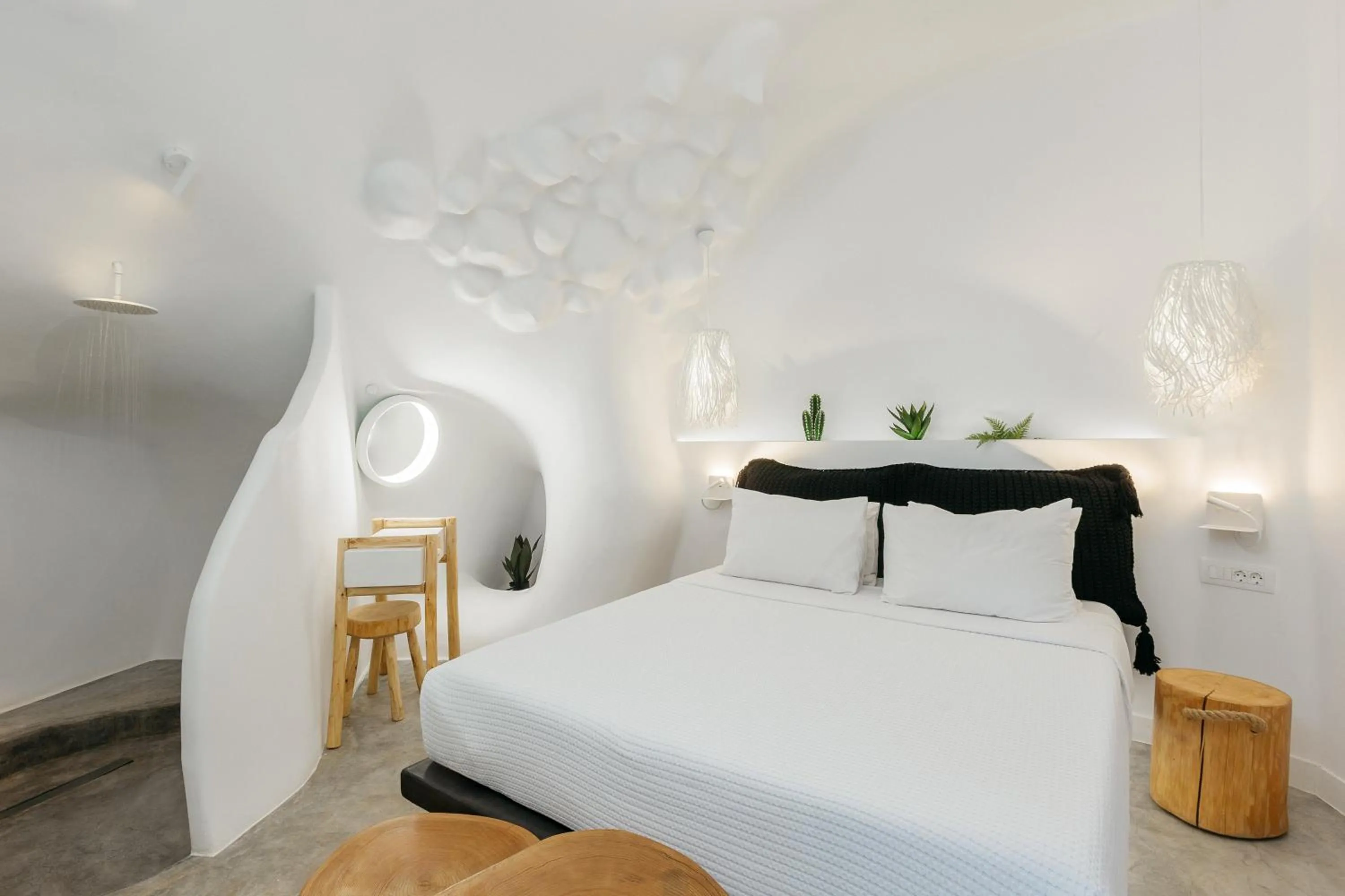 Bed in Theano Cave Suites & Villas