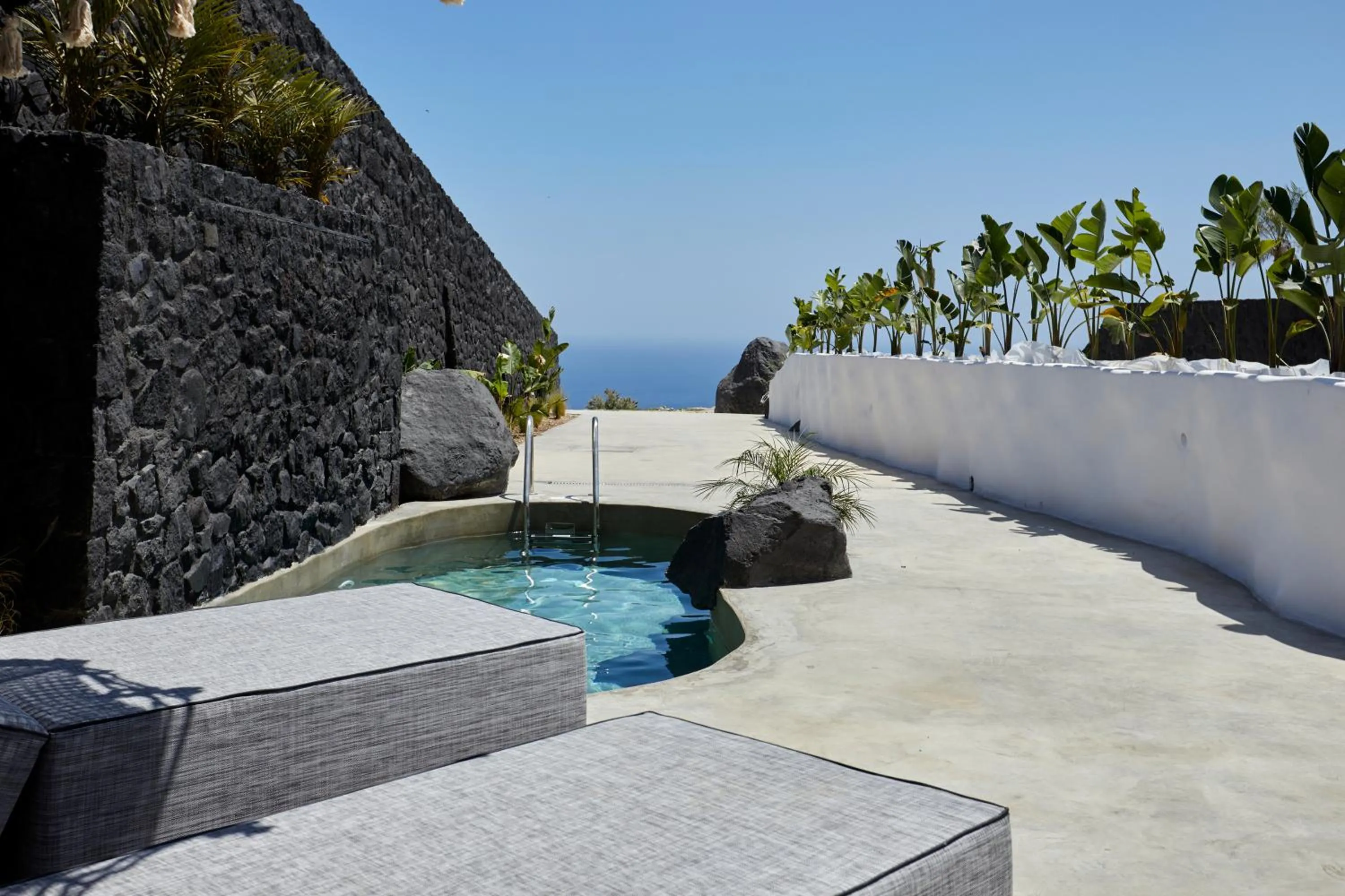 Theano Cave Suites & Villas