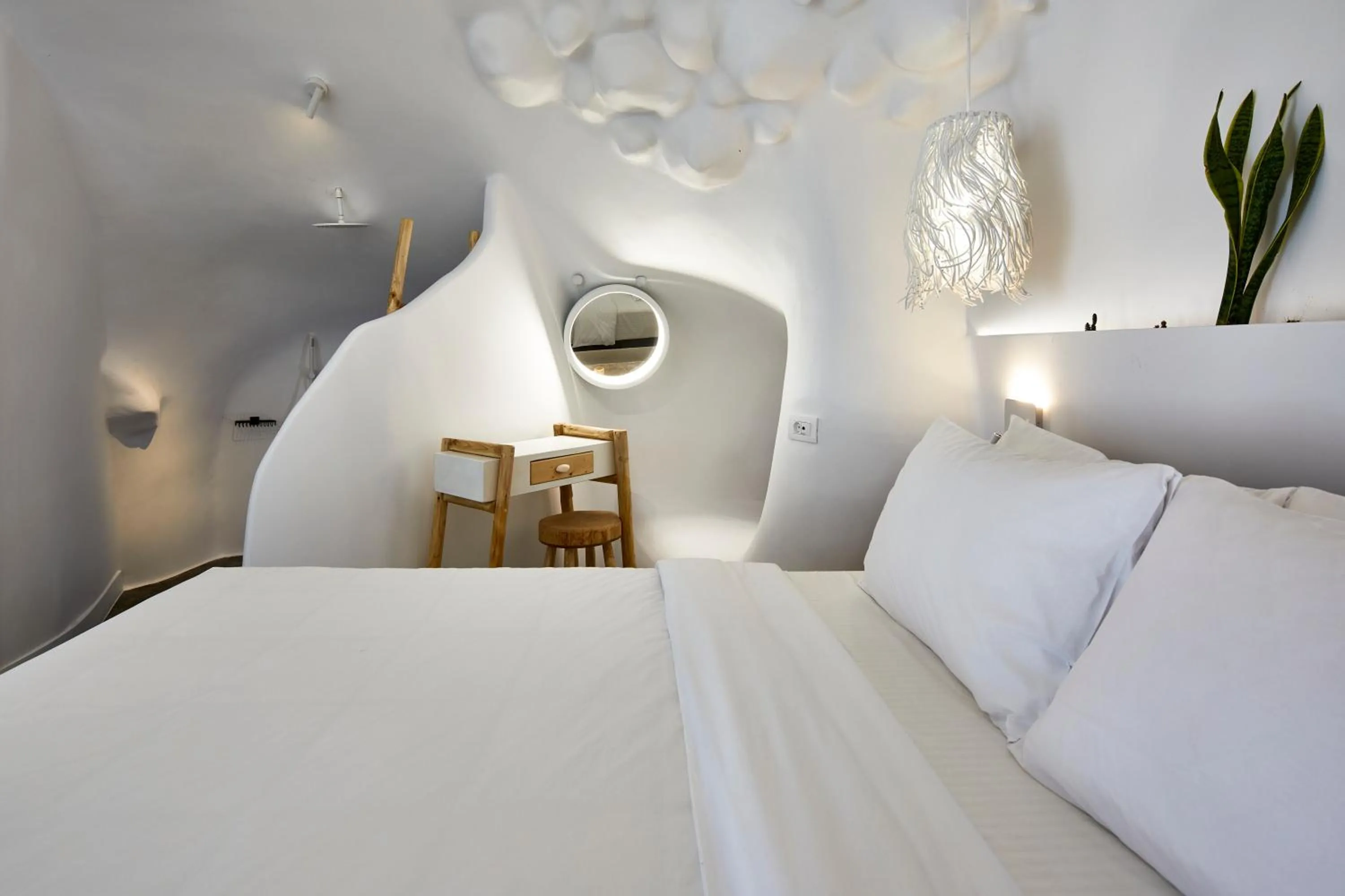 Bed in Theano Cave Suites & Villas