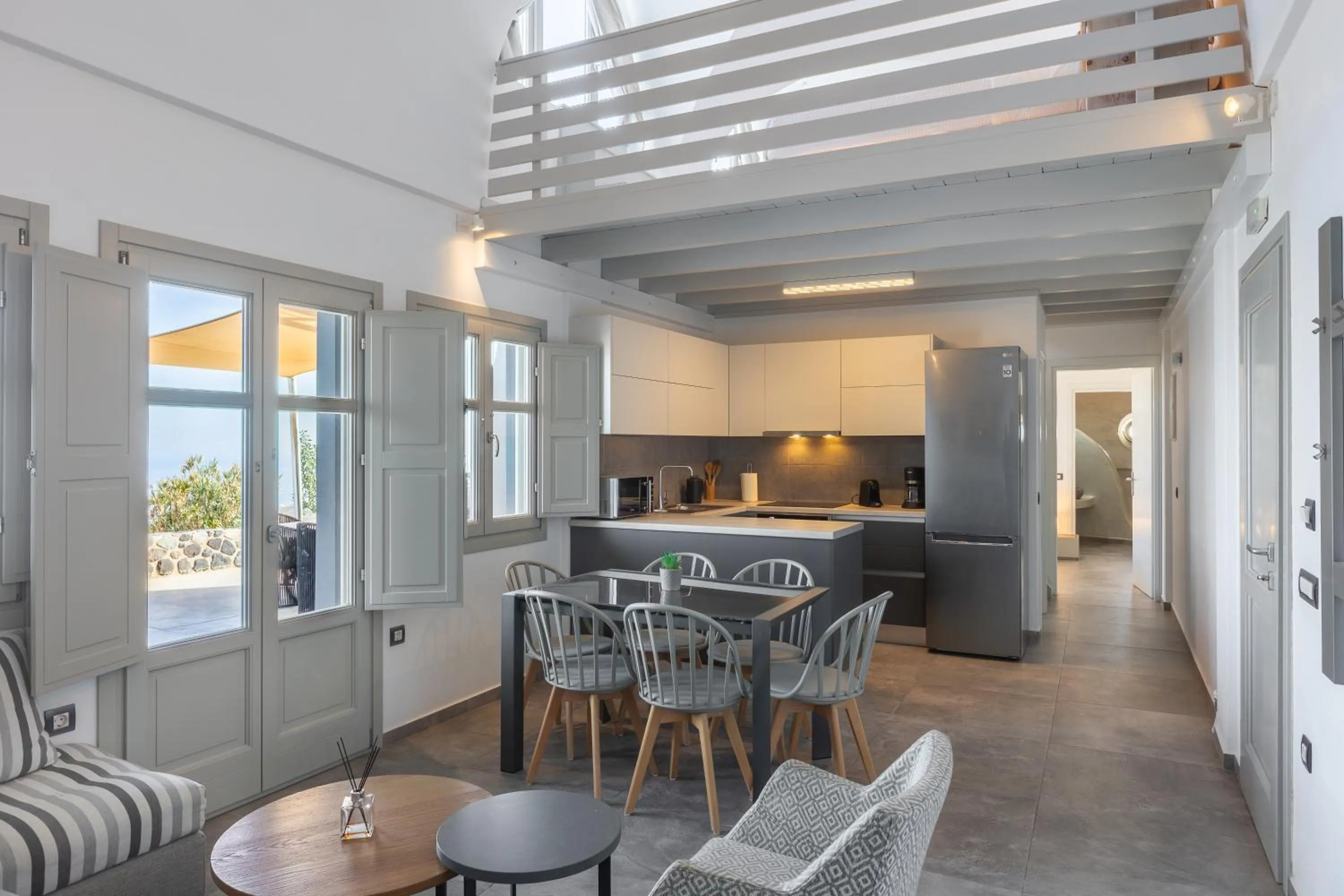 Theano Cave Suites & Villas