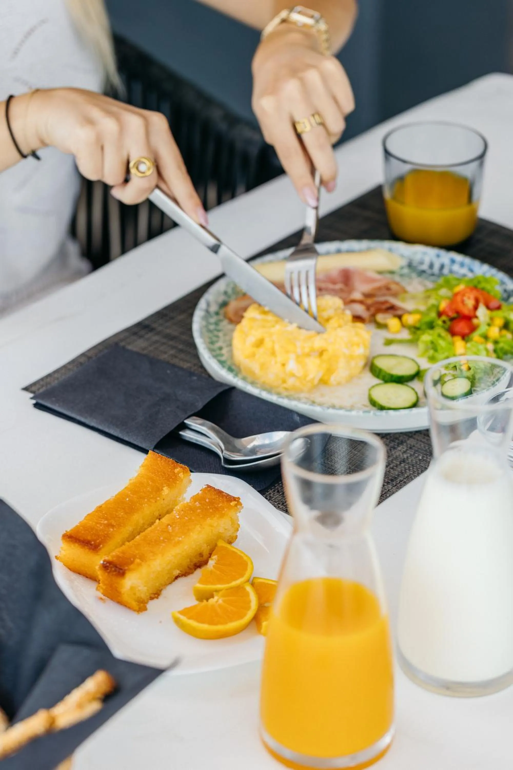 Theano Cave Suites & Villas