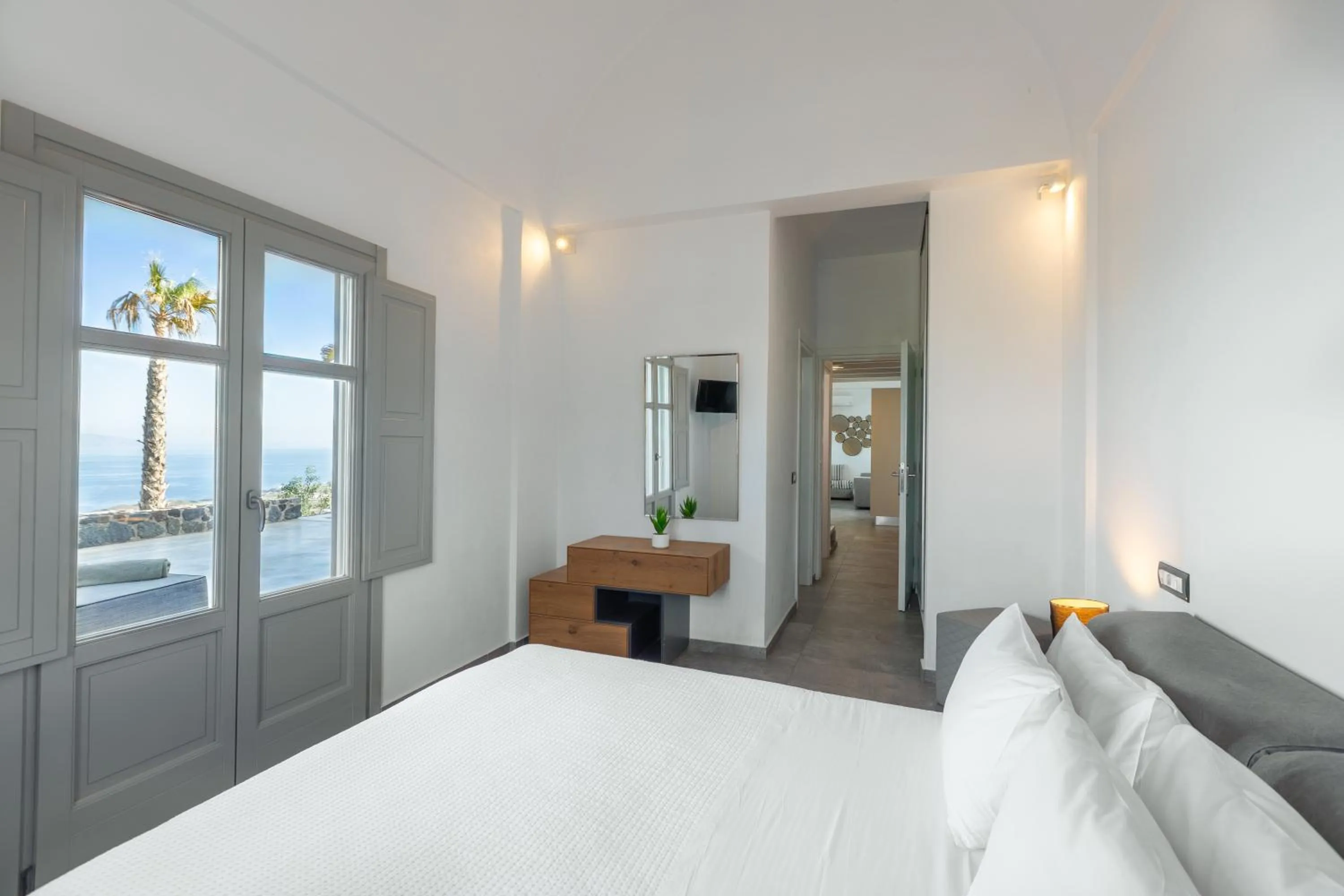 Bed in Theano Cave Suites & Villas