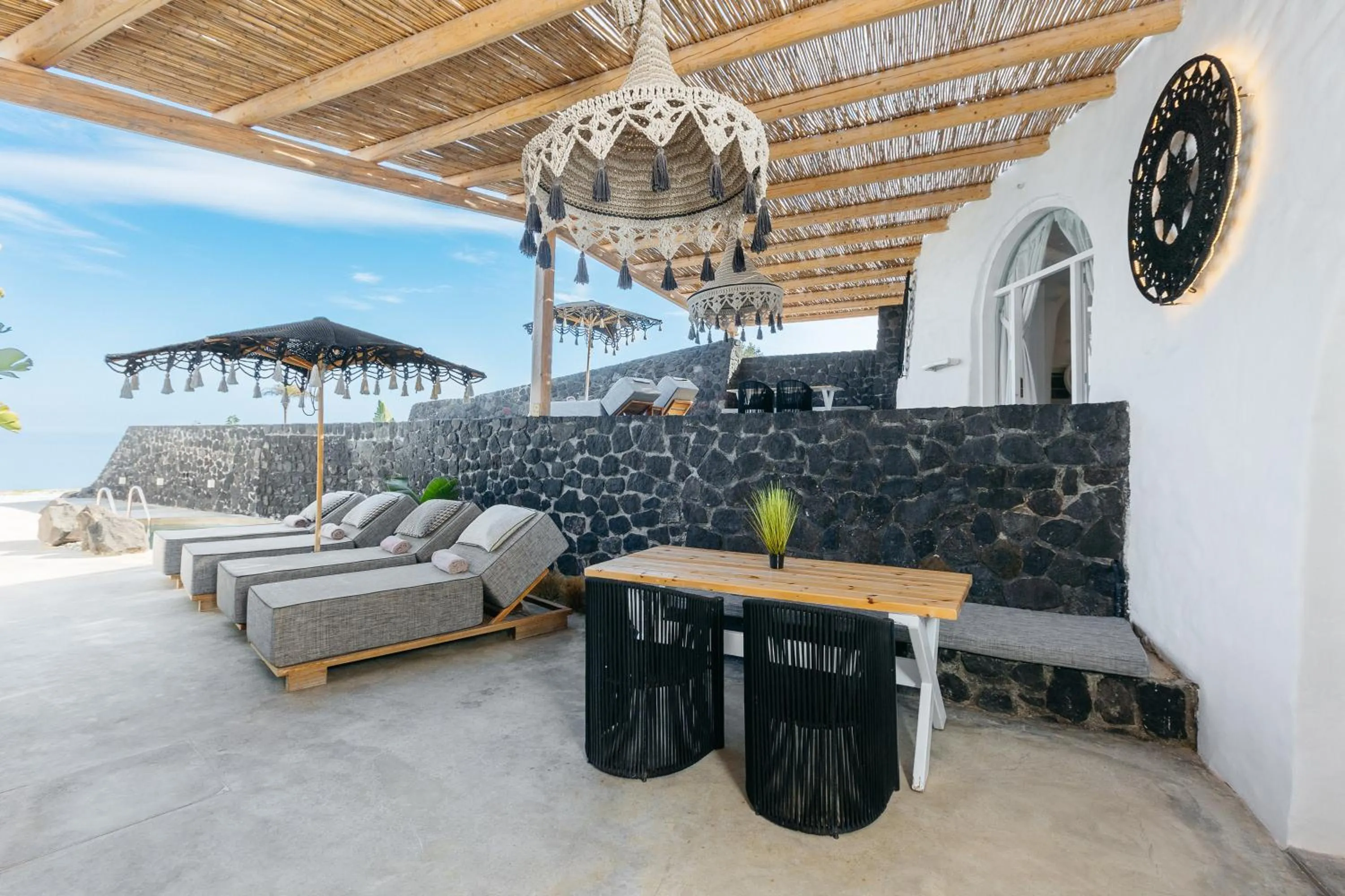 Theano Cave Suites & Villas