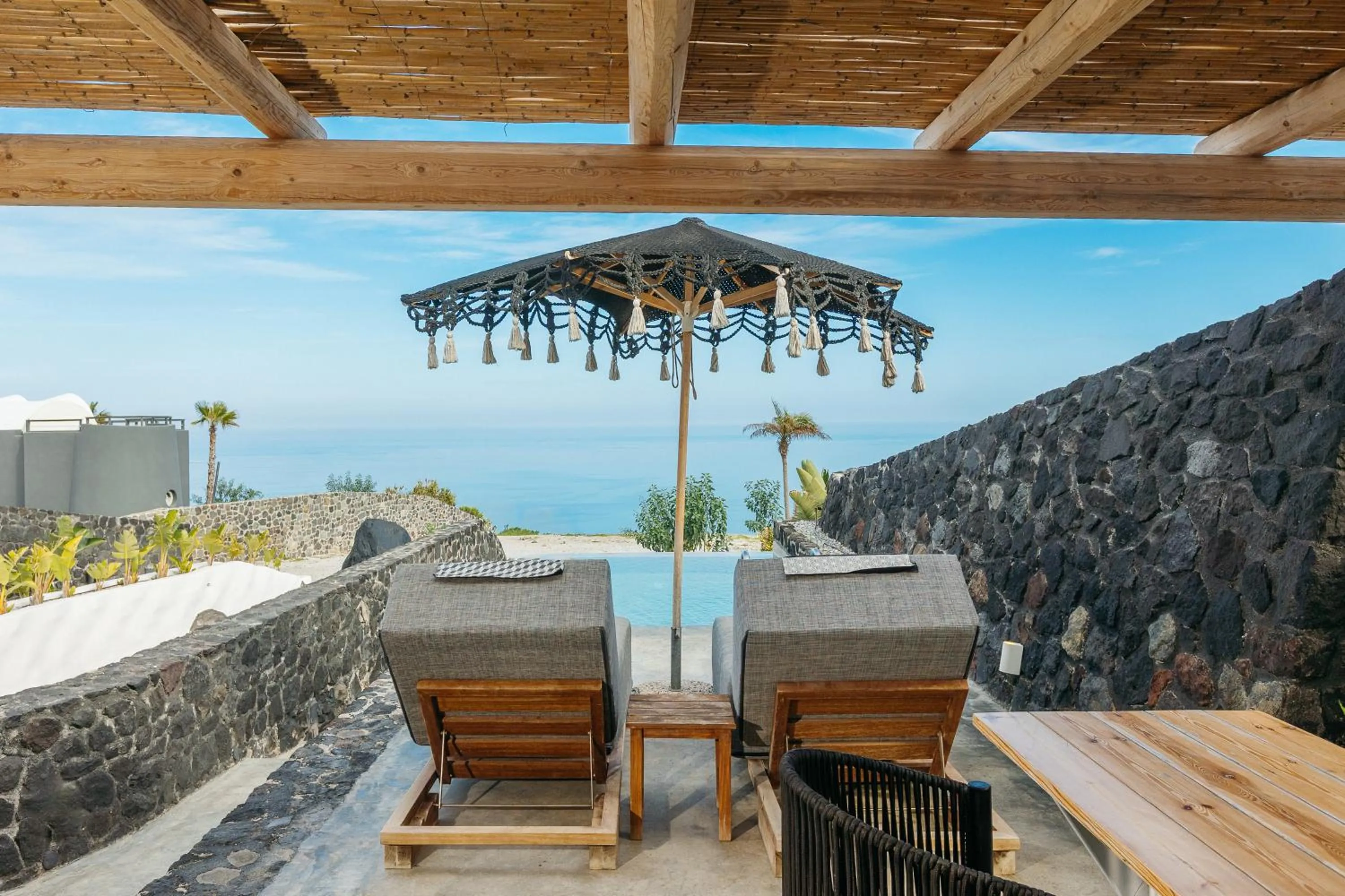 Theano Cave Suites & Villas