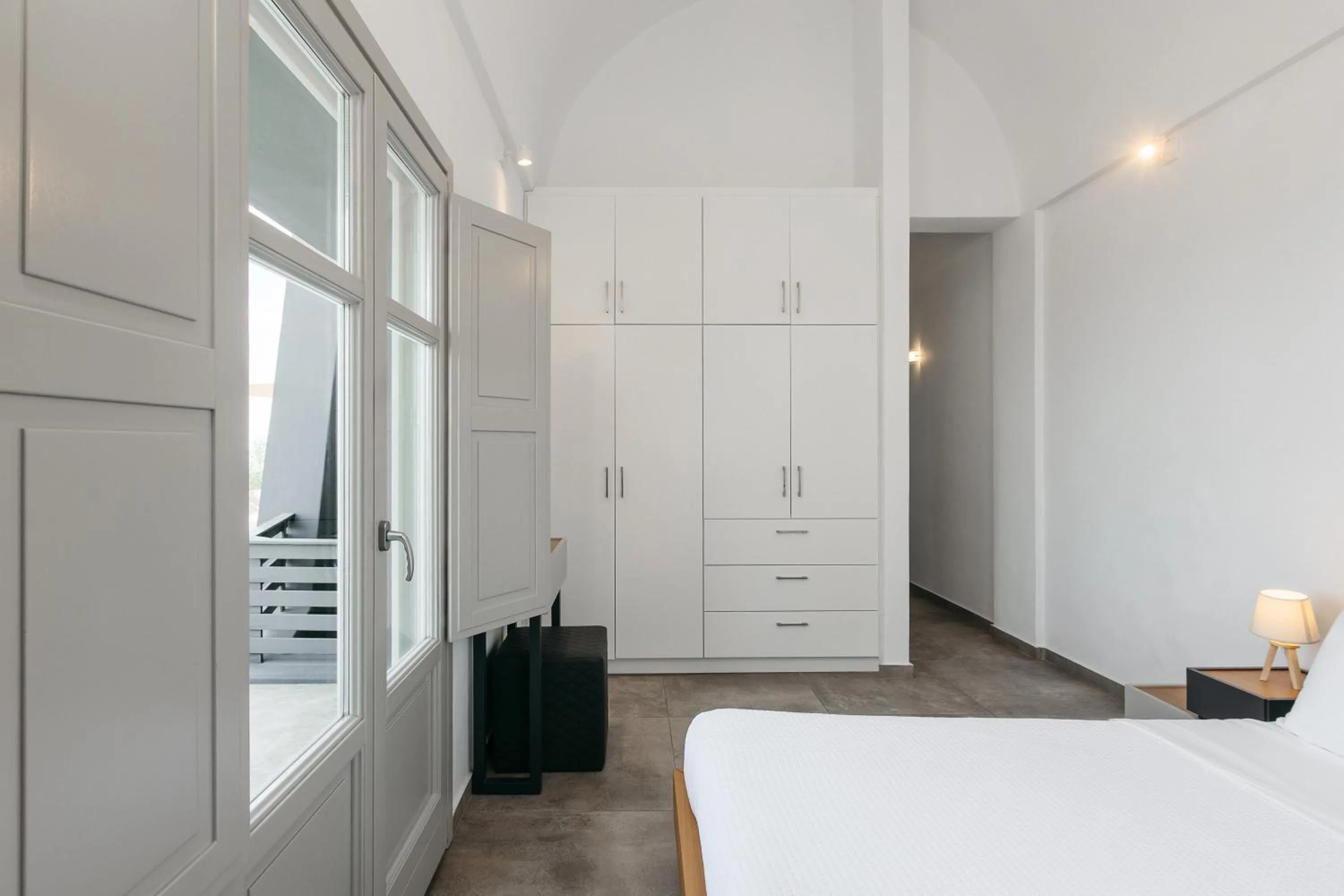 Bed in Theano Cave Suites & Villas