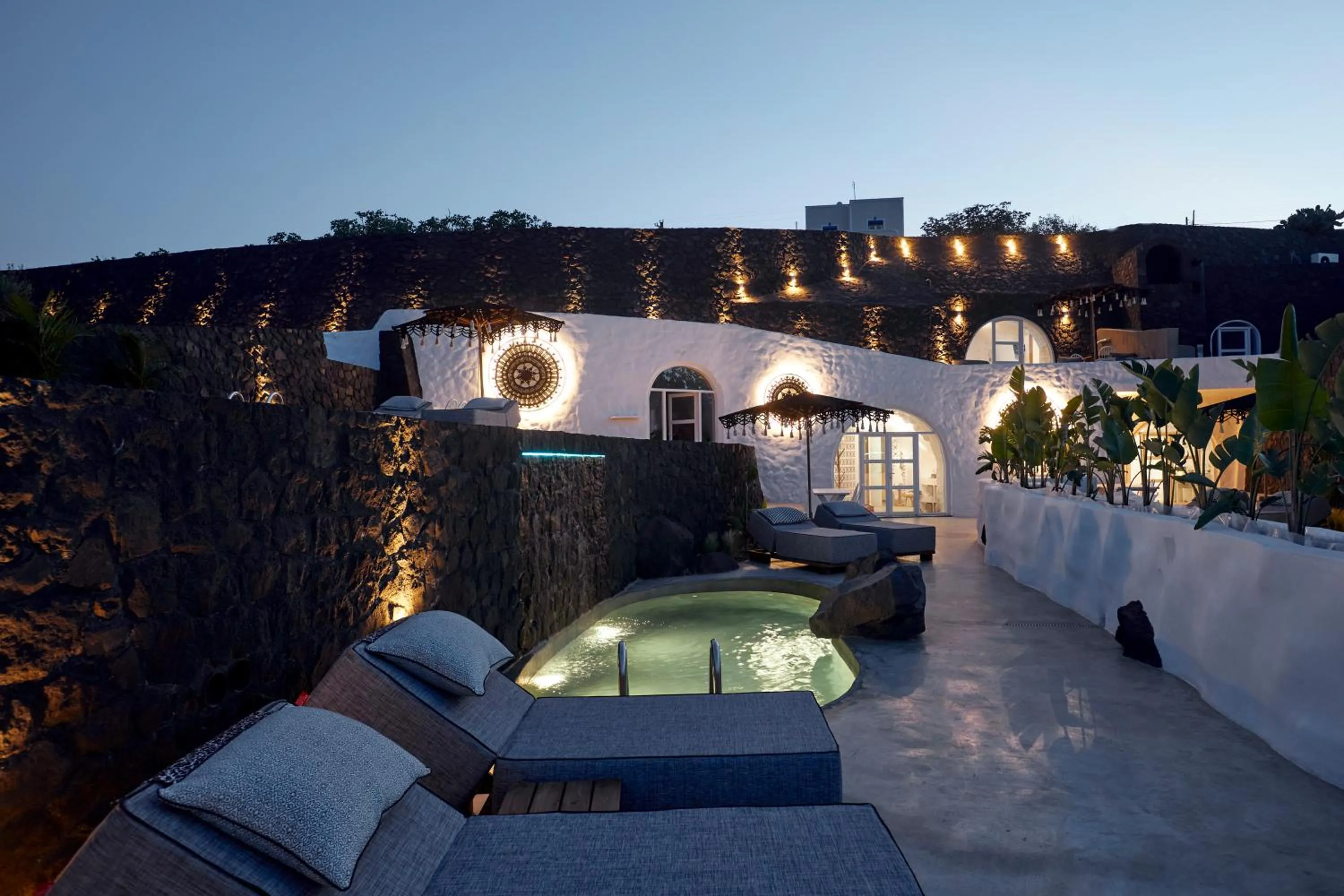 Theano Cave Suites & Villas