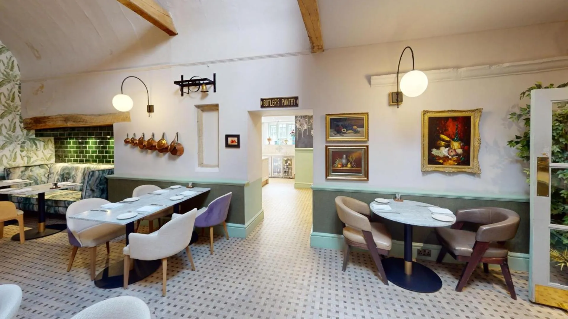 Restaurant/places to eat in The Haycock Manor Hotel