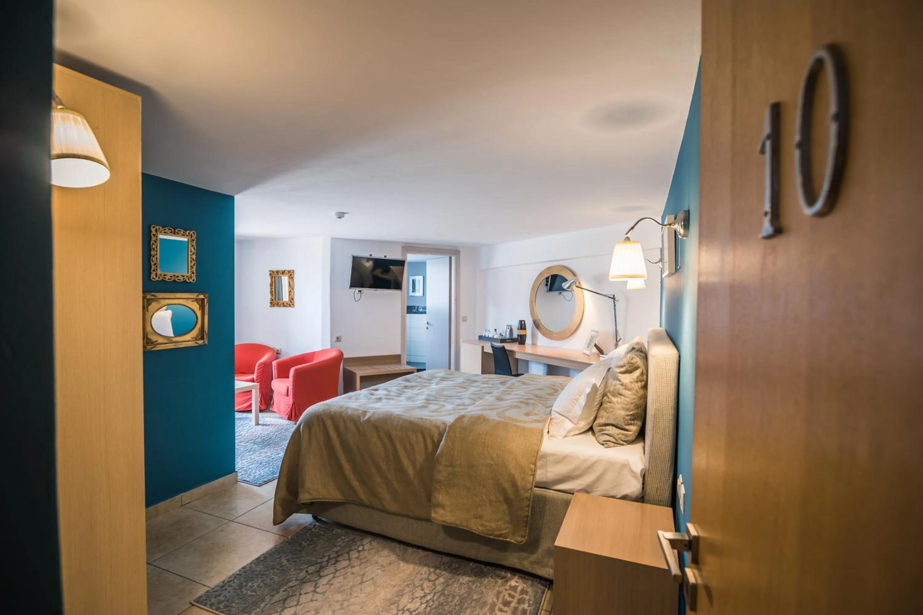 Bedroom, Bed in Forest Suites Boutique Hotel