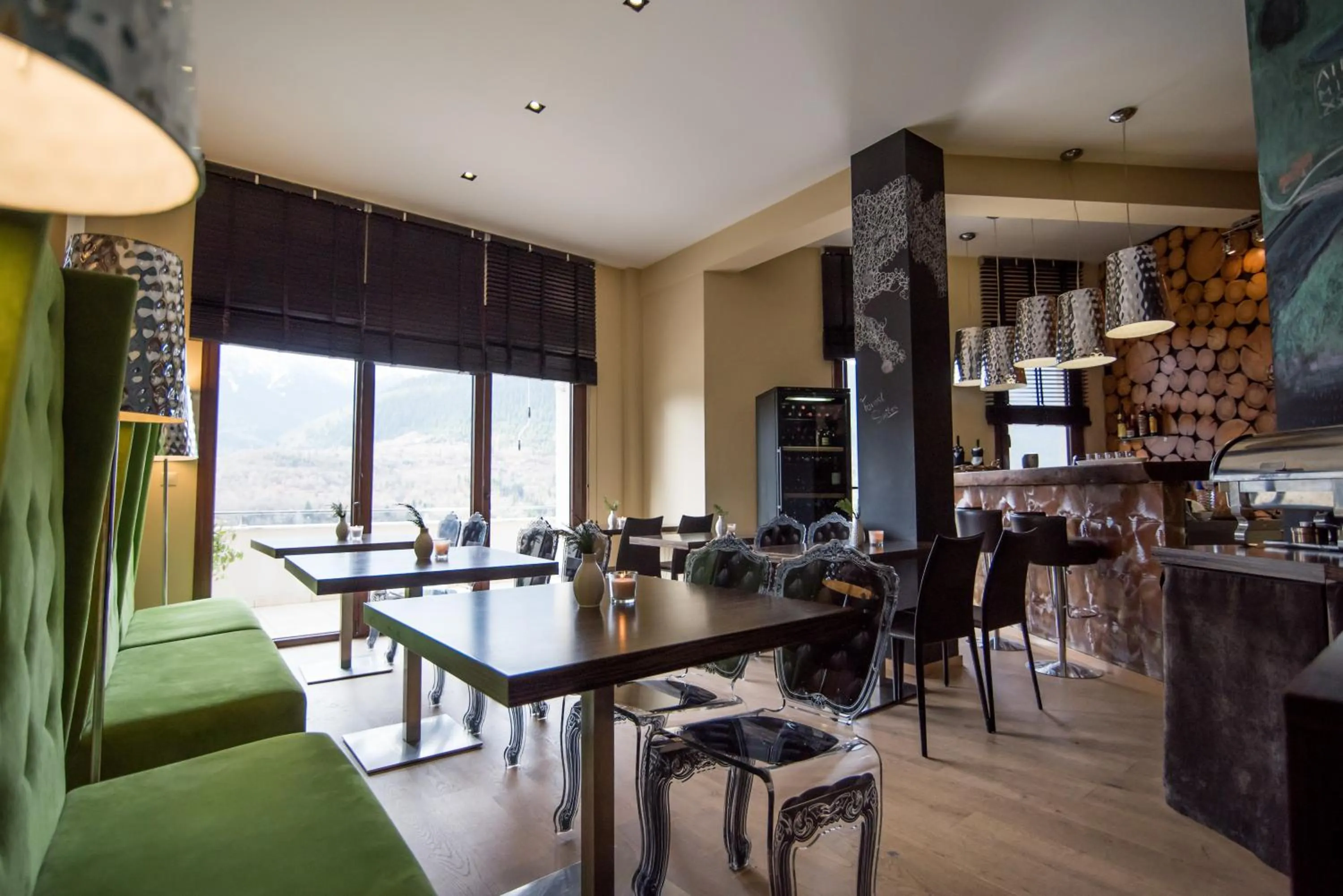 Communal lounge/ TV room in Forest Suites Boutique Hotel