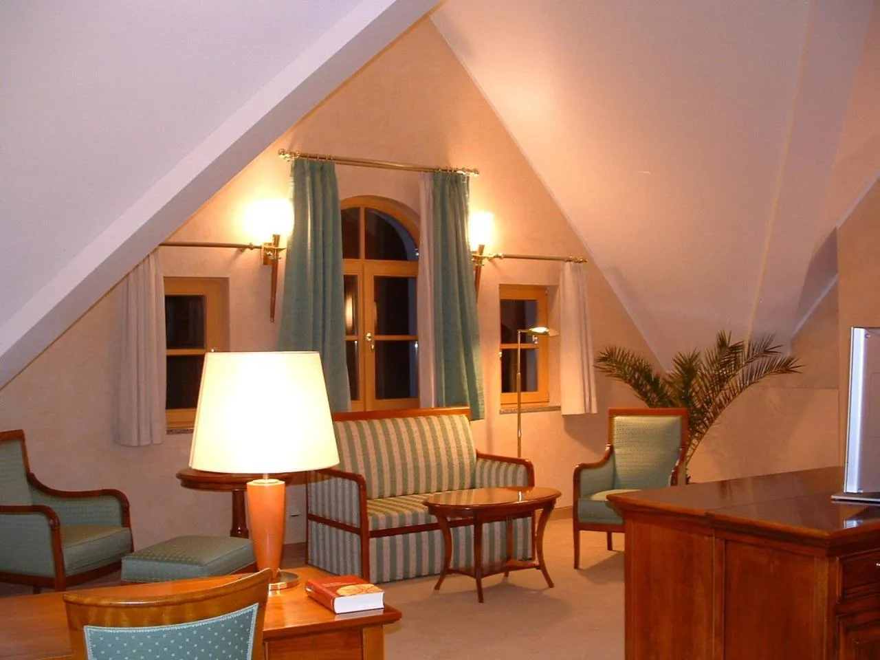 Communal lounge/ TV room in Altstadthotel Bräuwirt