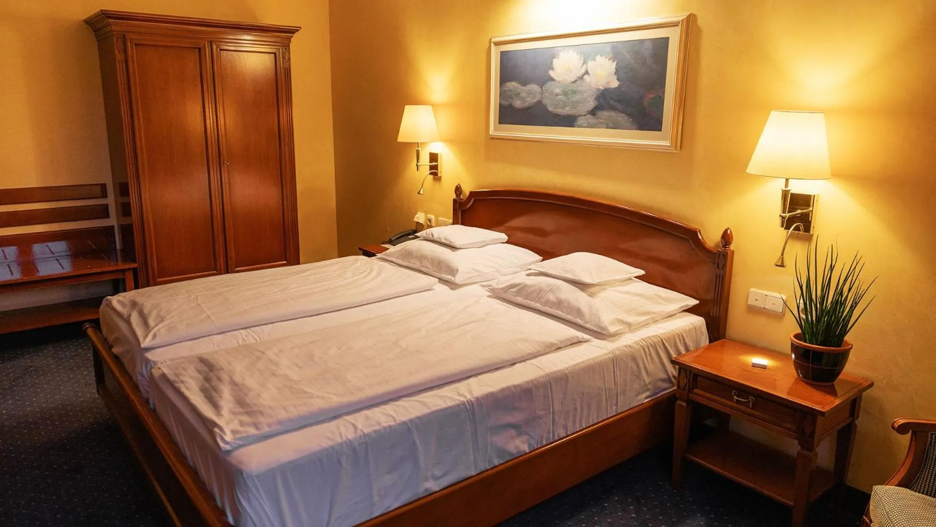 Photo of the whole room, Bed in Altstadthotel Bräuwirt
