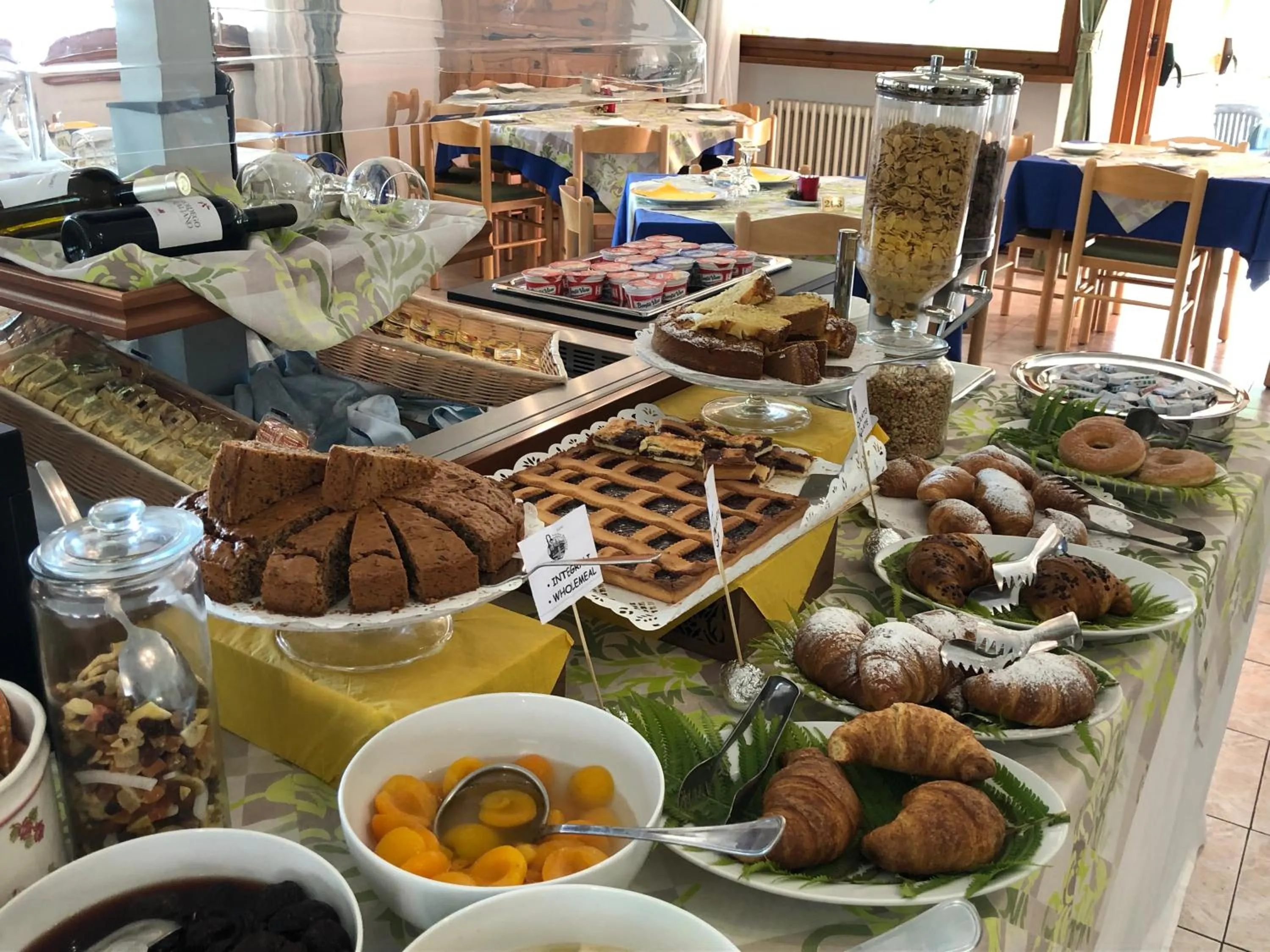 Buffet breakfast in Park Hotel Bellevue