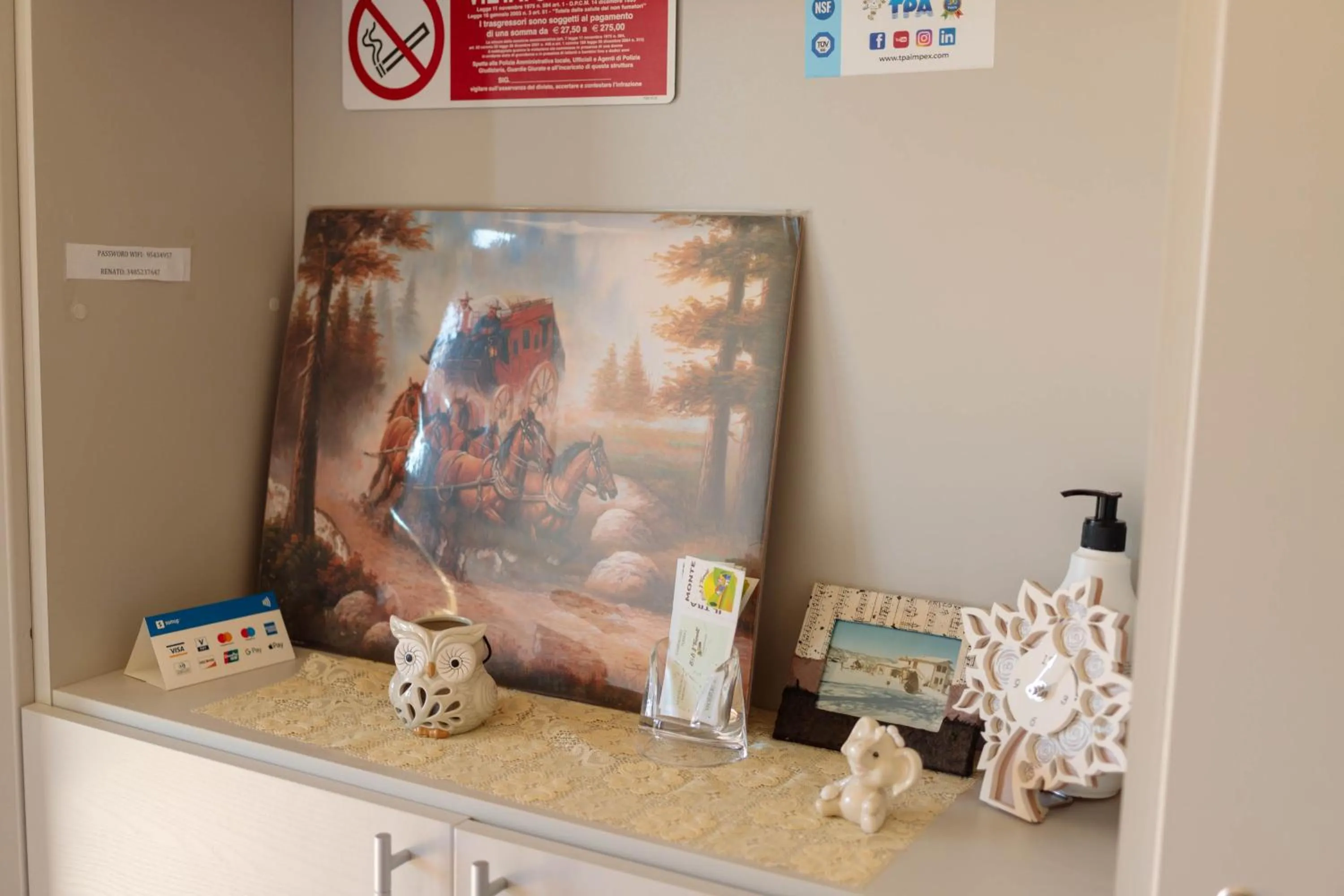 Decorative detail in Il tramonte