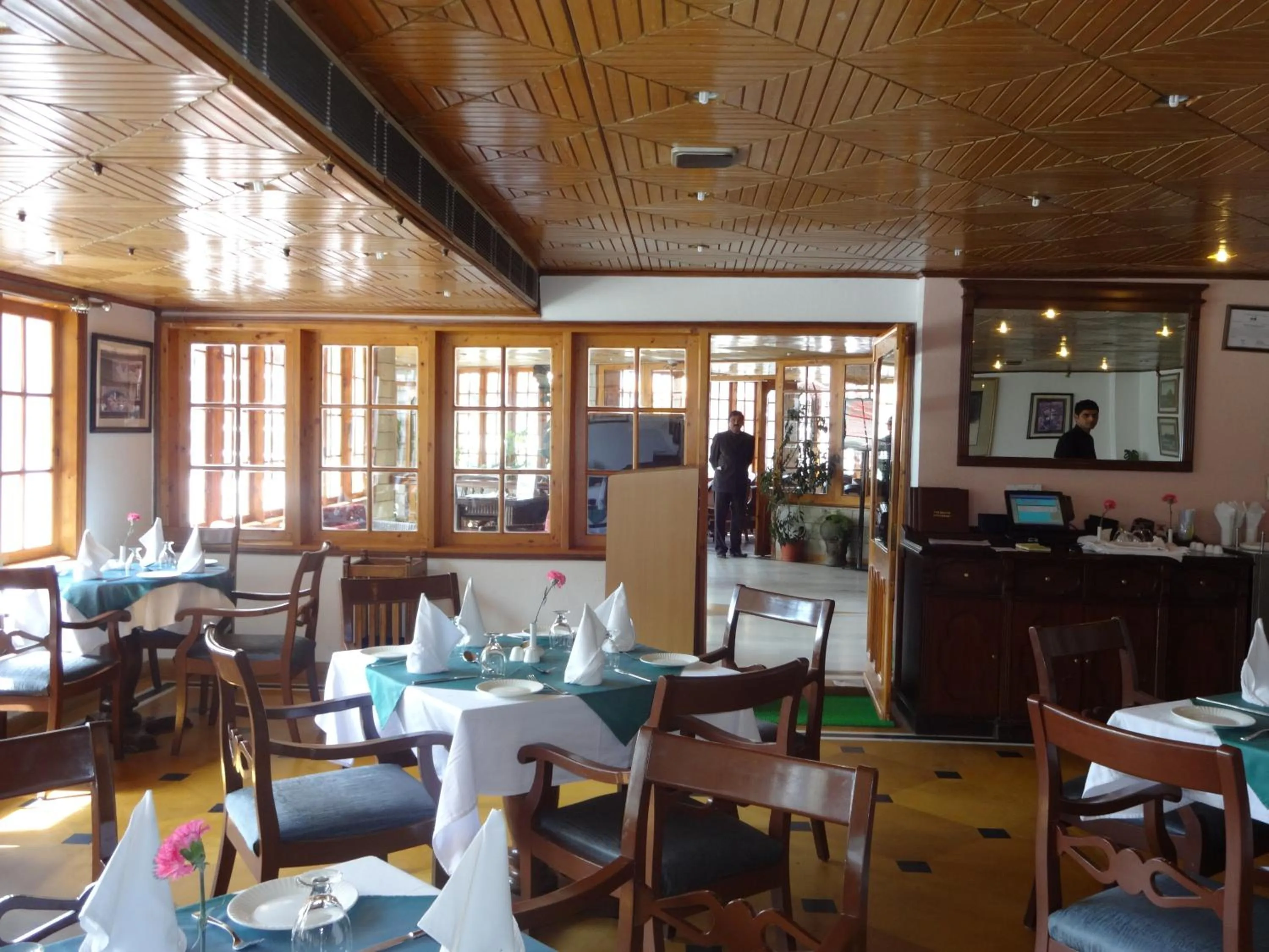 Restaurant/places to eat in Hotel Combermere