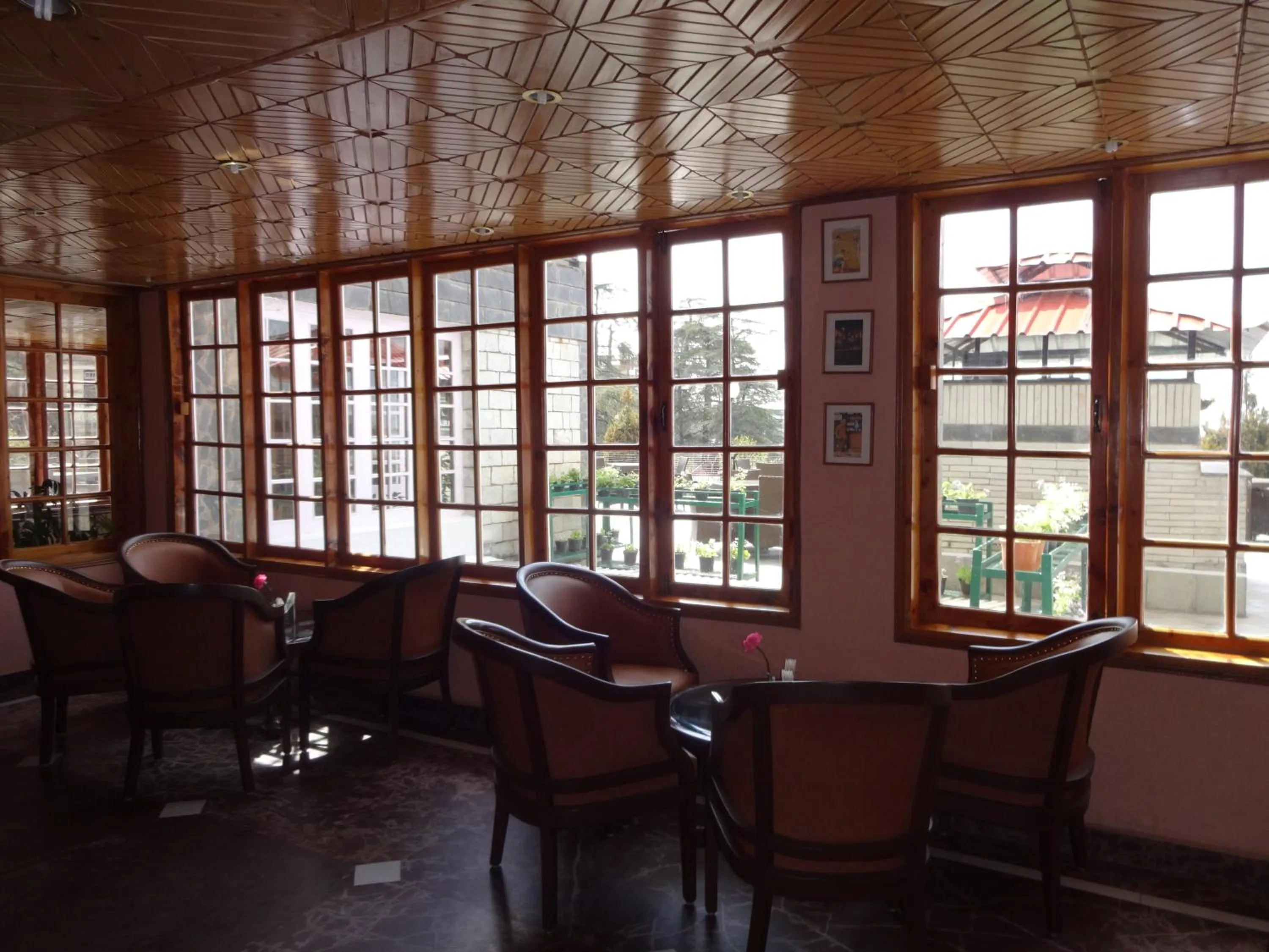 Communal lounge/ TV room in Hotel Combermere