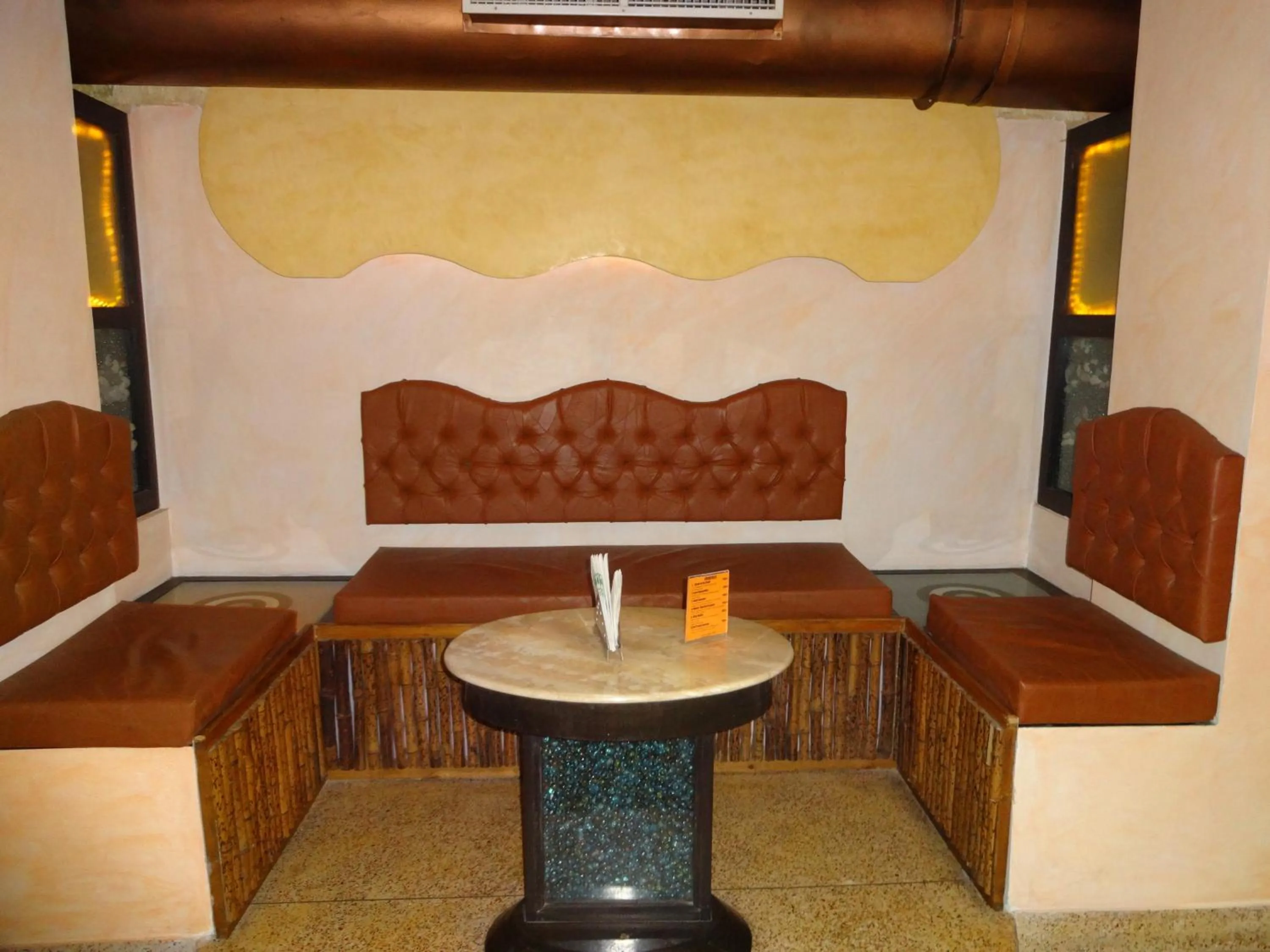 Lounge or bar in Hotel Combermere