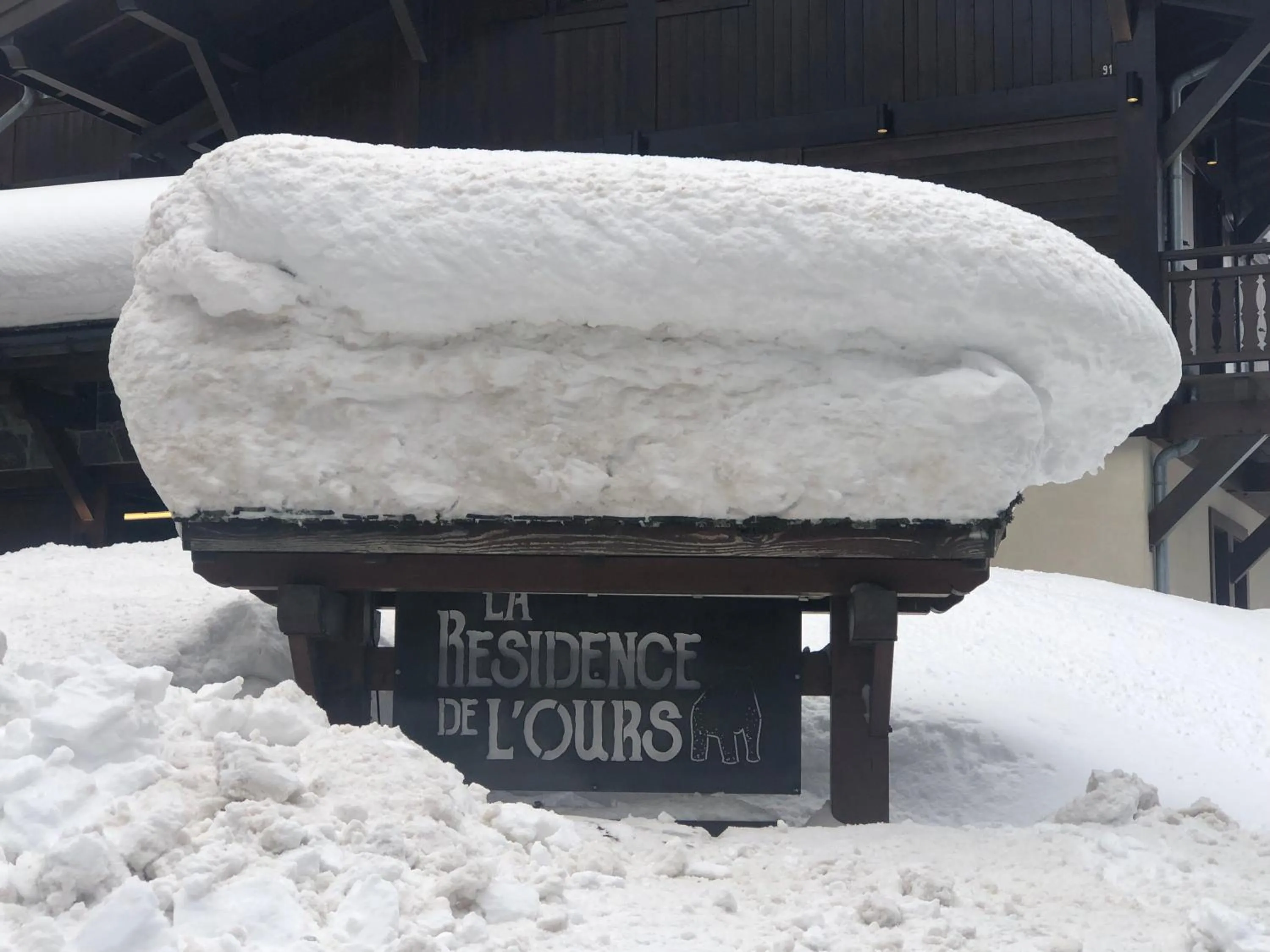 Facade/entrance in La Résidence de L'Ours