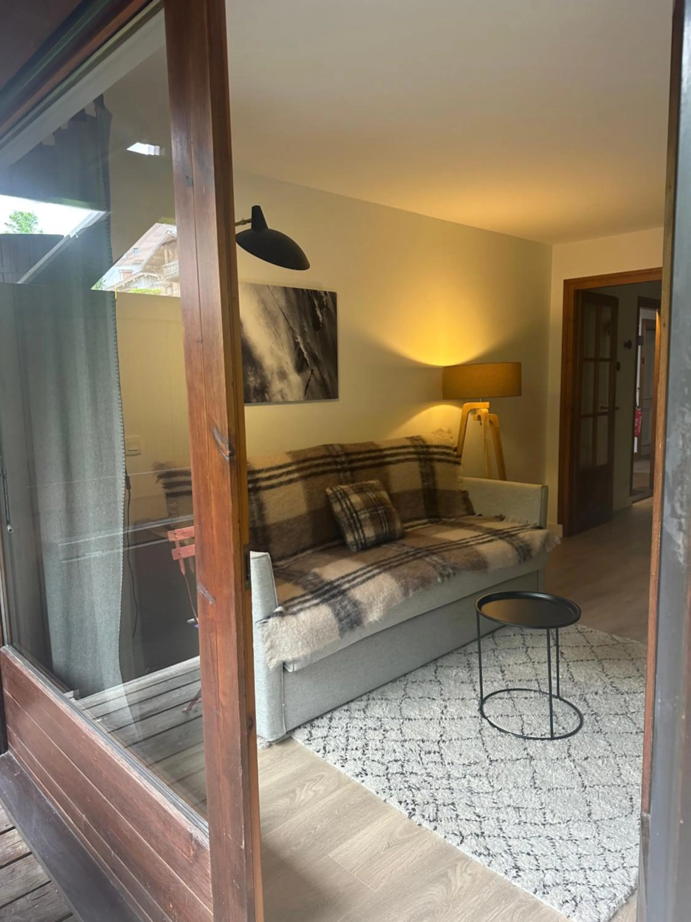 Living room, Bed in La Résidence de L'Ours