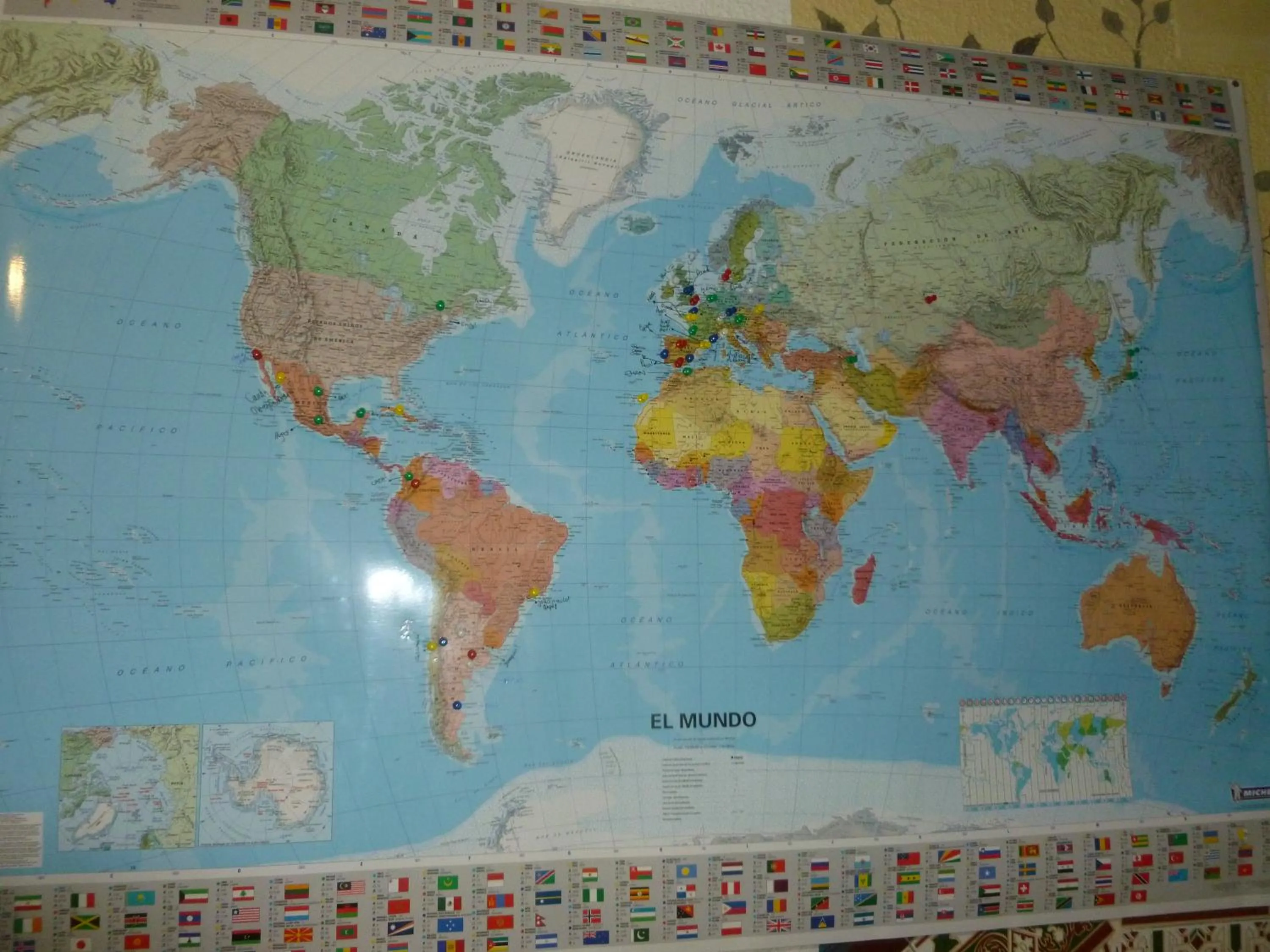 Decorative detail in Hostel El Cascabel