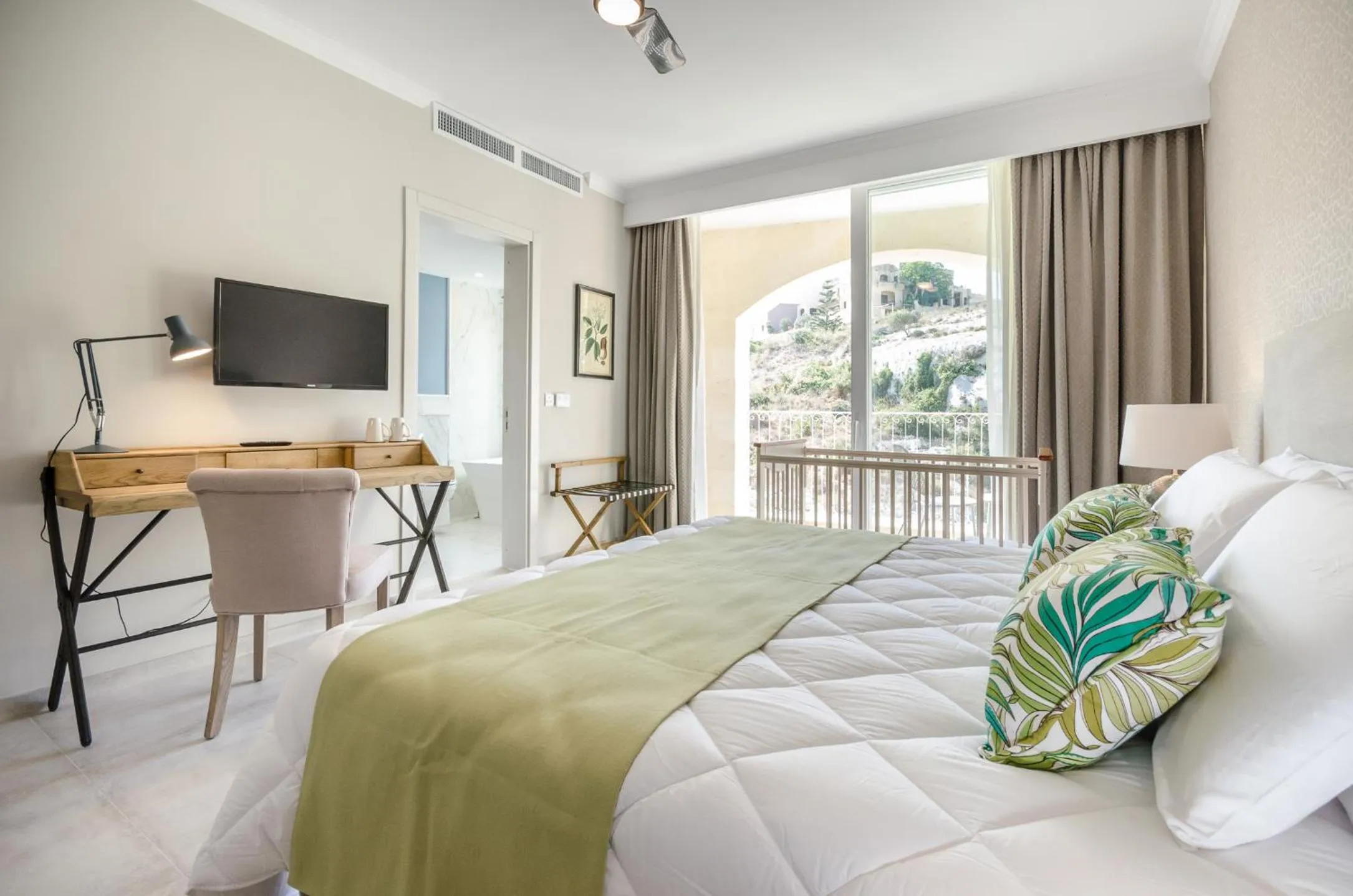 Photo of the whole room, Bed in Cesca's Boutique Hotel