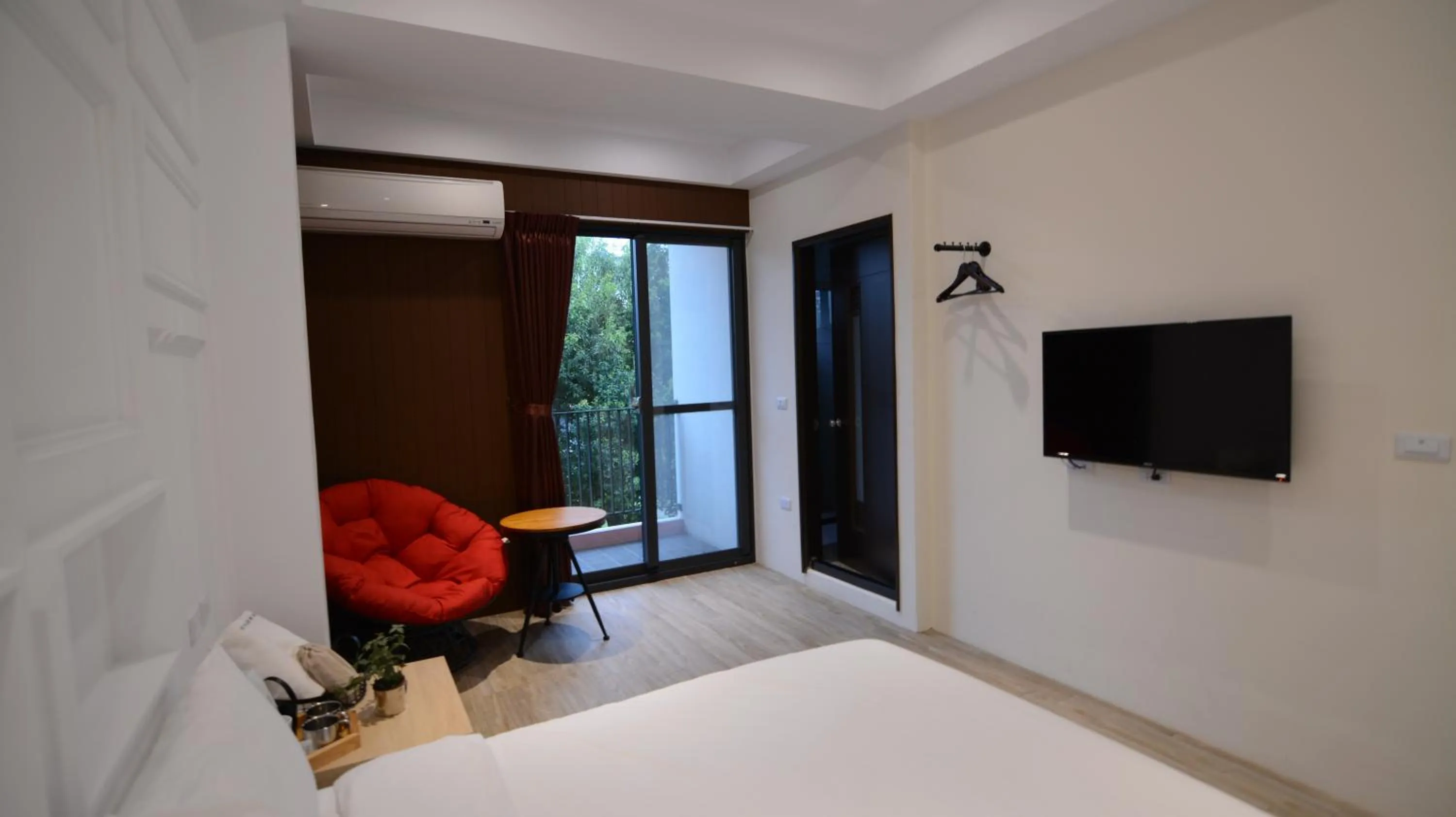 Photo of the whole room, Bed in Chi Chu B&B