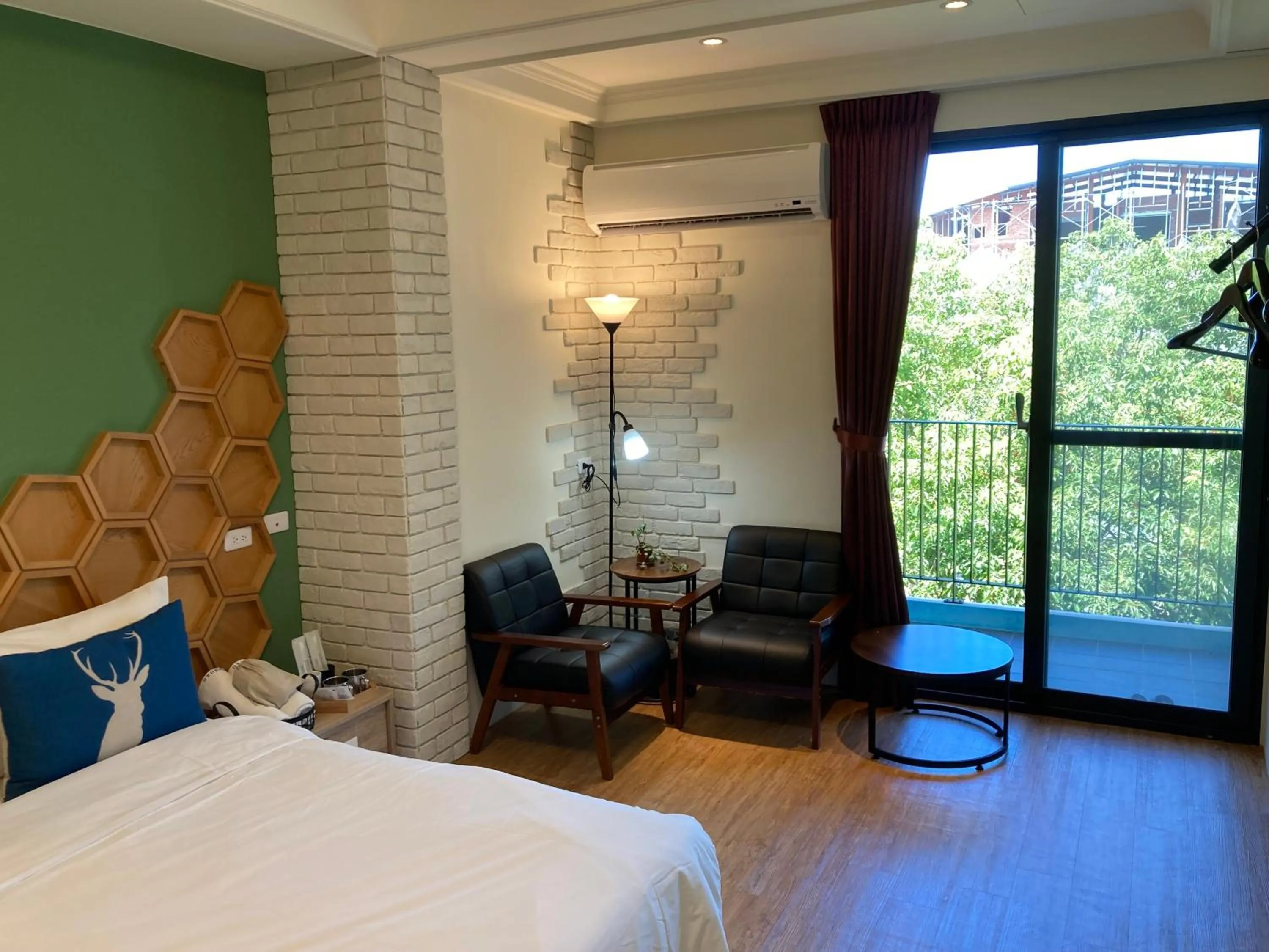 Photo of the whole room, Bed in Chi Chu B&B