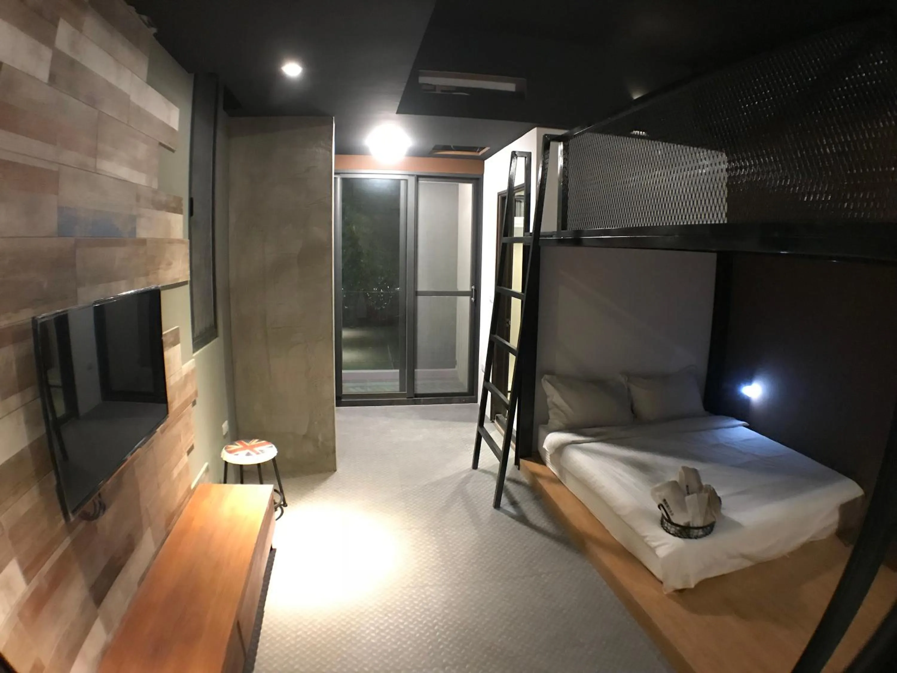 Photo of the whole room, Bed in Chi Chu B&B