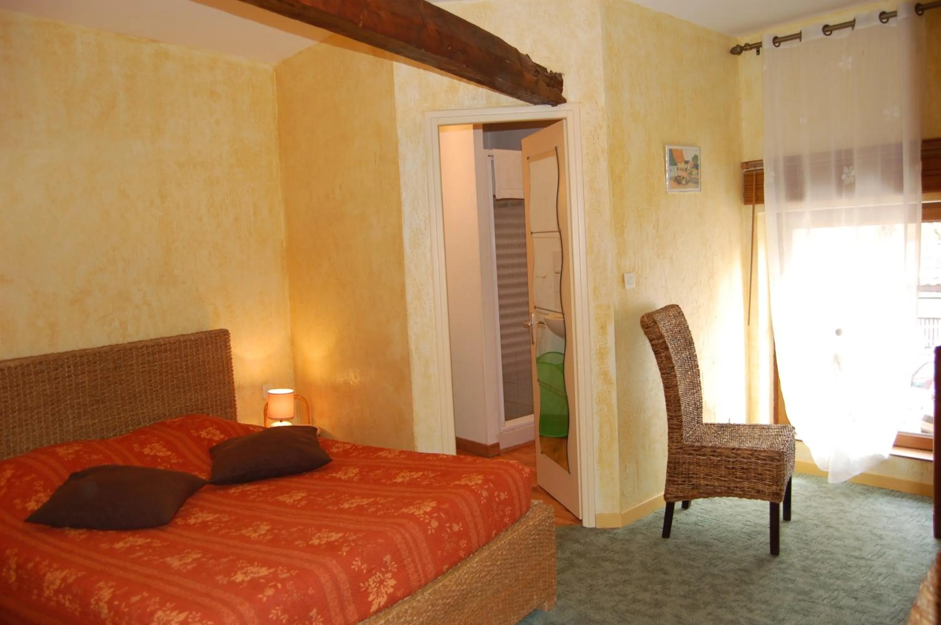 AUBERGE du BORD des EAUX - Demi-pension assurée sur réservation