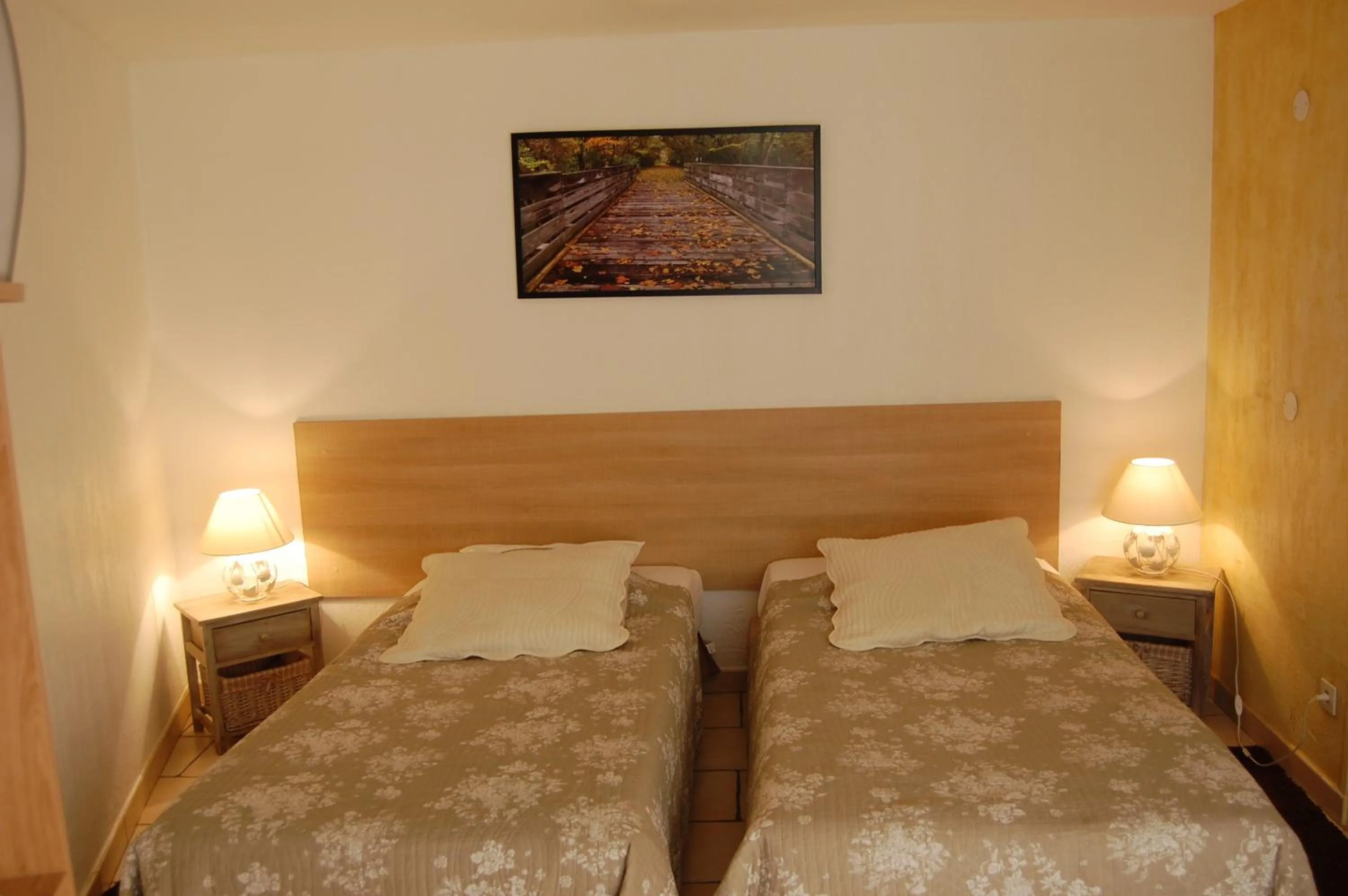 Bedroom in AUBERGE du BORD des EAUX - Demi-pension assurée sur réservation