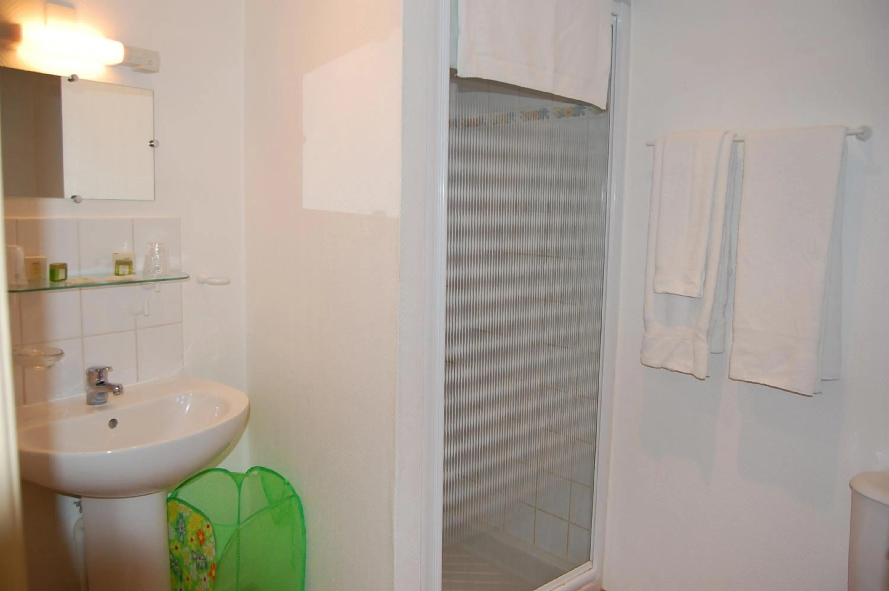 AUBERGE du BORD des EAUX - Demi-pension assurée sur réservation