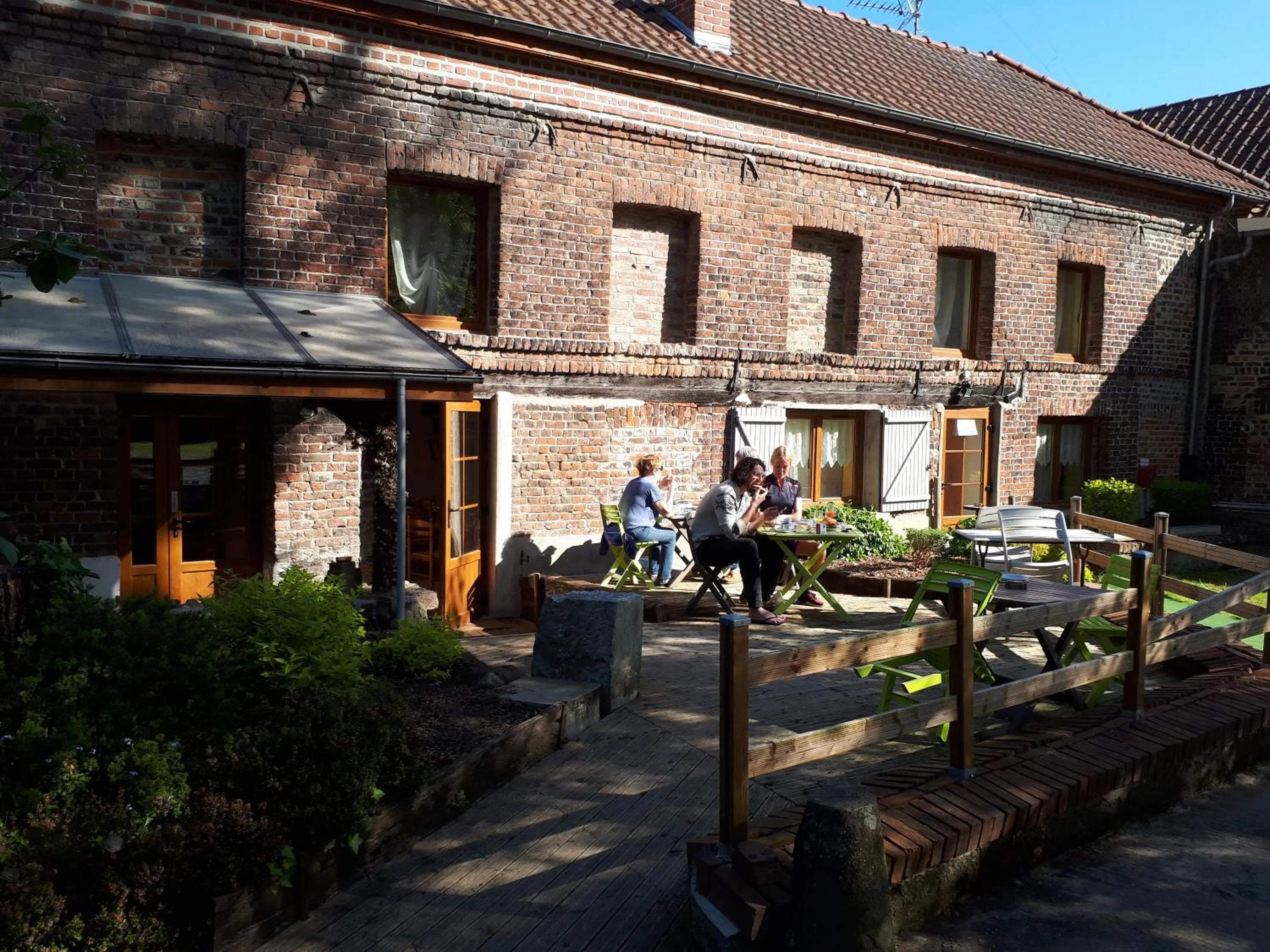 Breakfast in AUBERGE du BORD des EAUX - Demi-pension assurée sur réservation