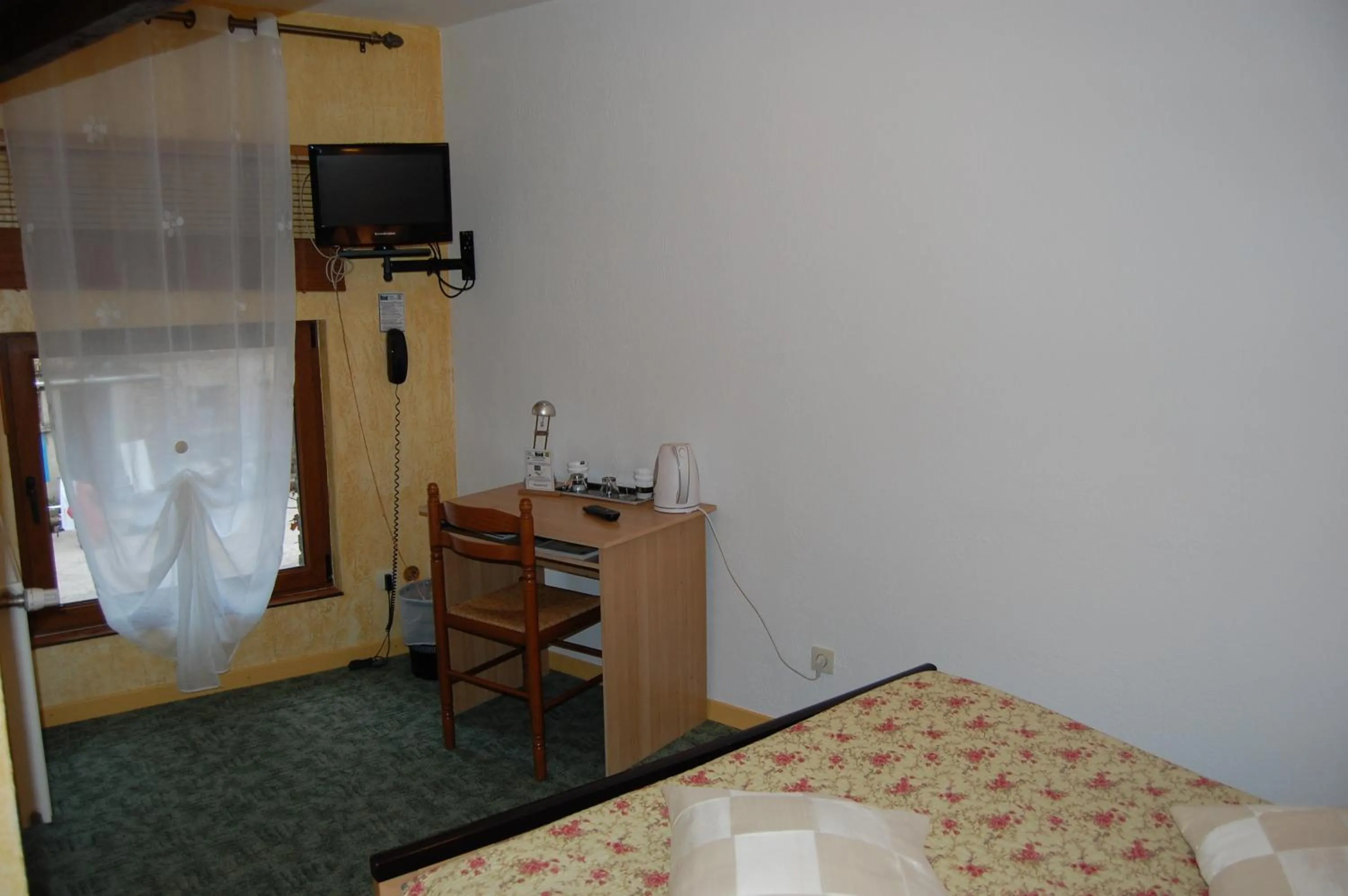 AUBERGE du BORD des EAUX - Demi-pension assurée sur réservation