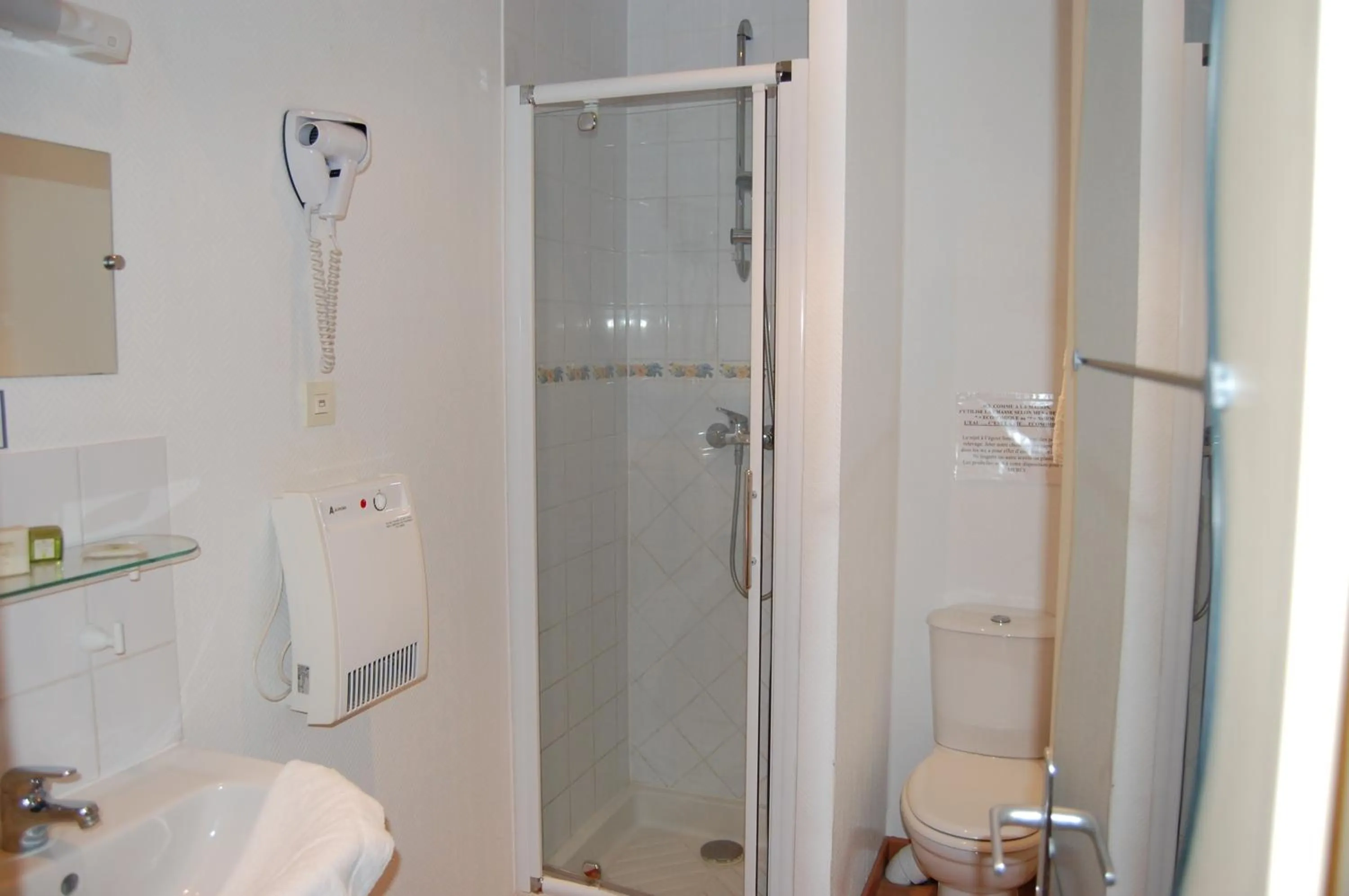 AUBERGE du BORD des EAUX - Demi-pension assurée sur réservation