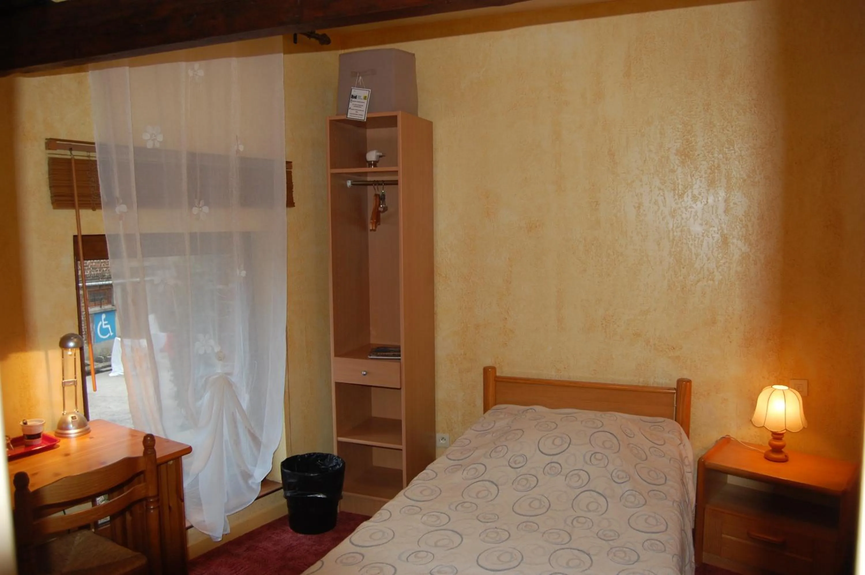 AUBERGE du BORD des EAUX - Demi-pension assurée sur réservation