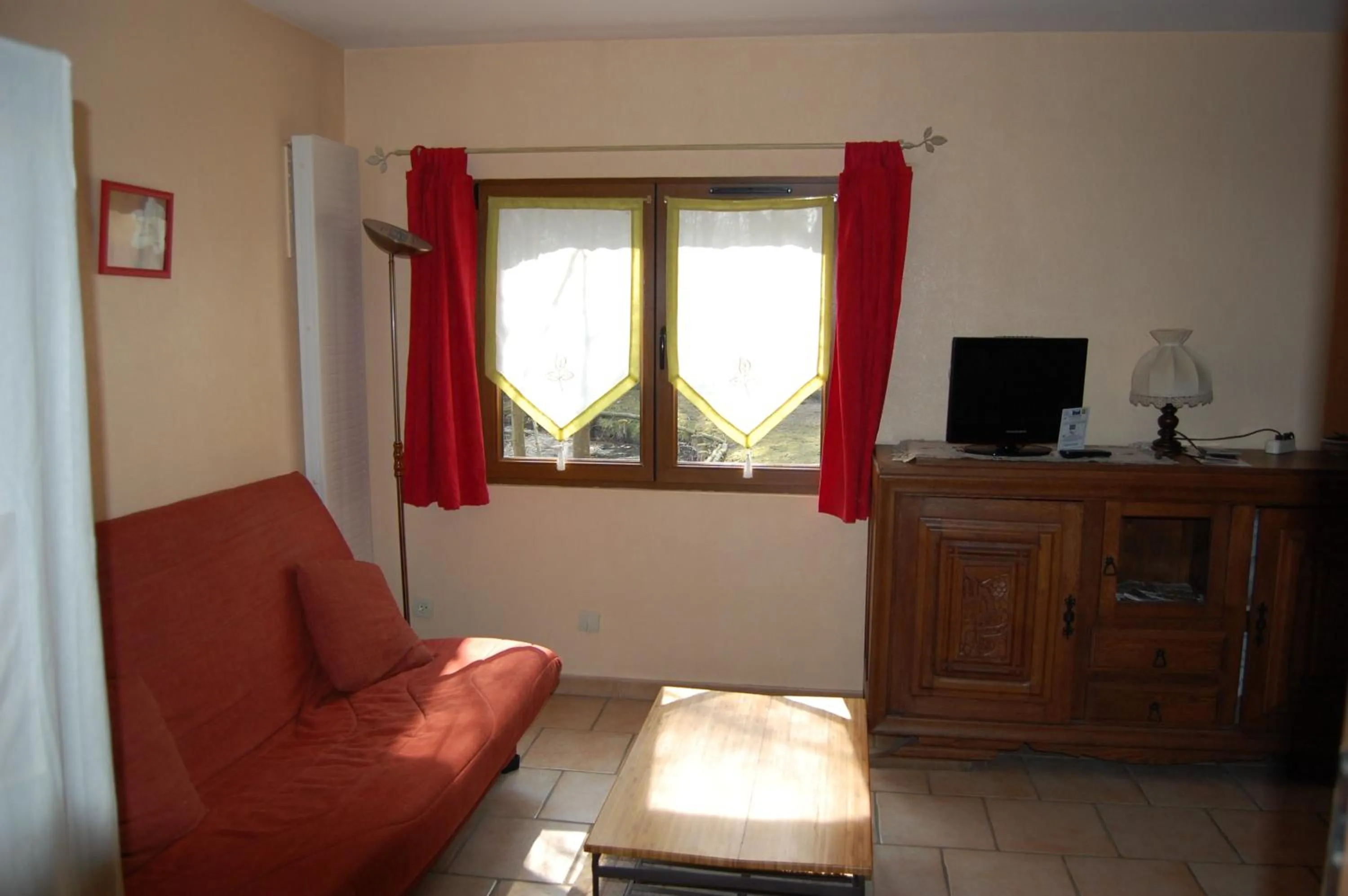 AUBERGE du BORD des EAUX - Demi-pension assurée sur réservation