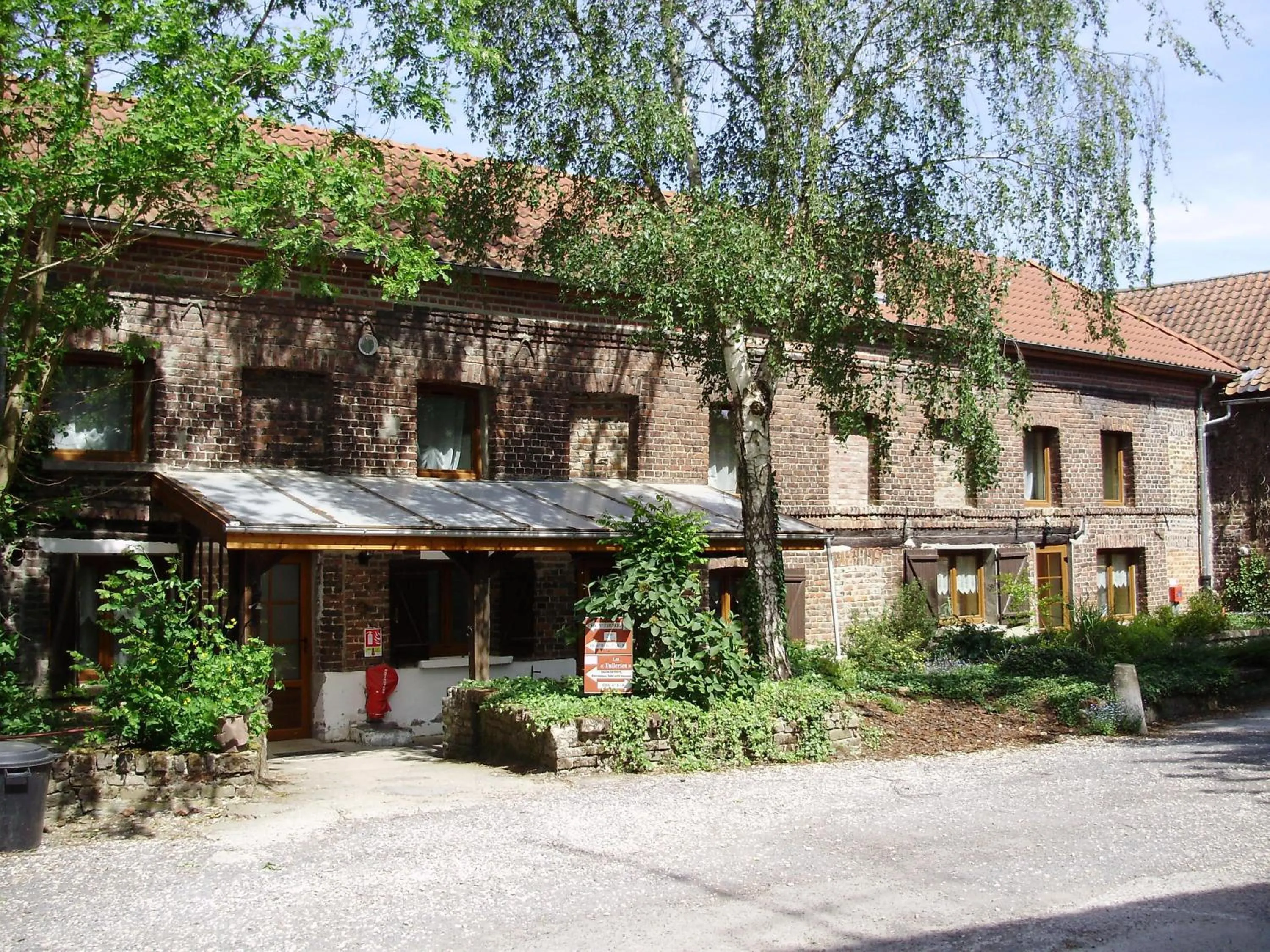 Facade/entrance in AUBERGE du BORD des EAUX - Demi-pension assurée sur réservation