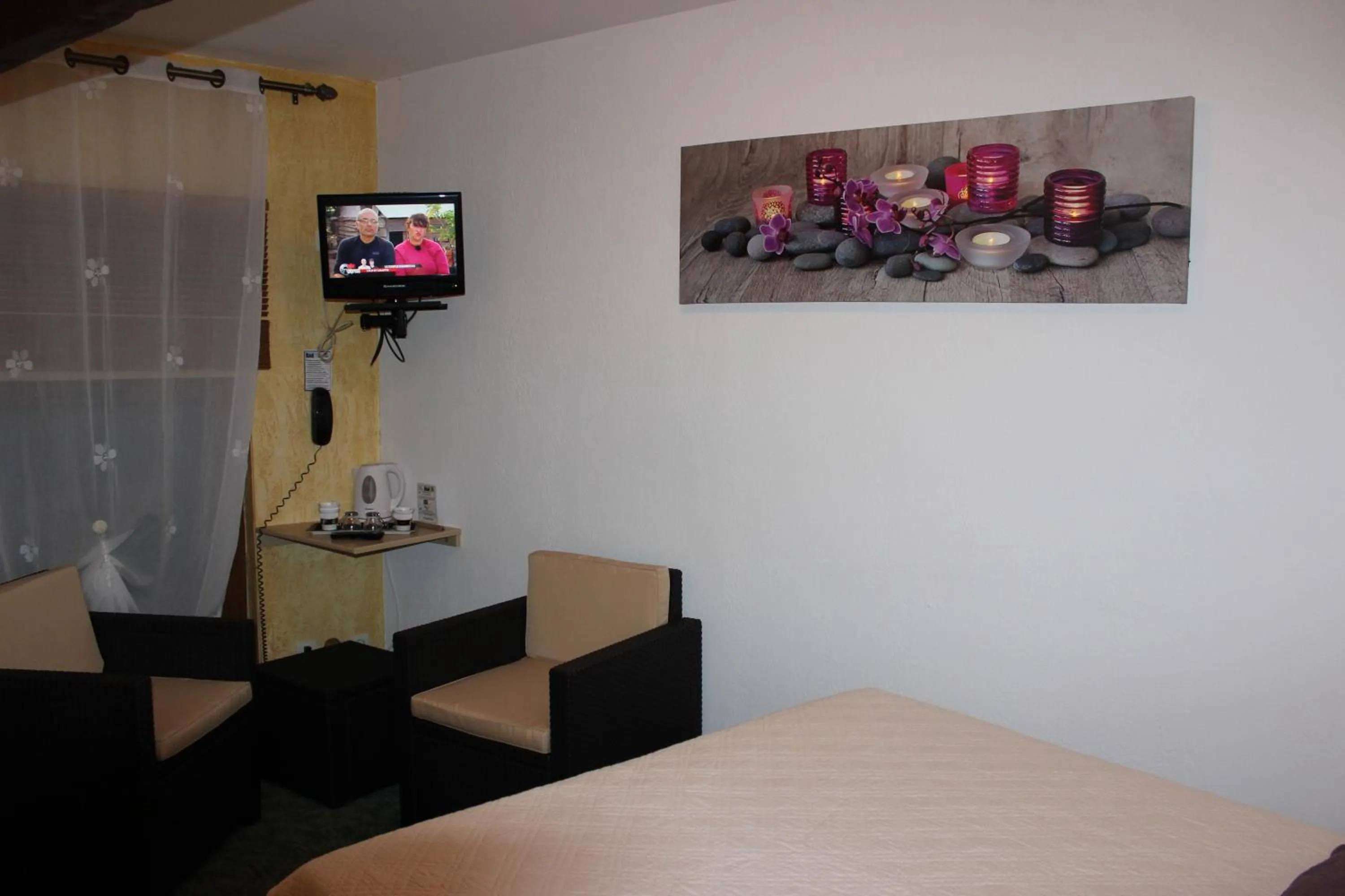 AUBERGE du BORD des EAUX - Demi-pension assurée sur réservation