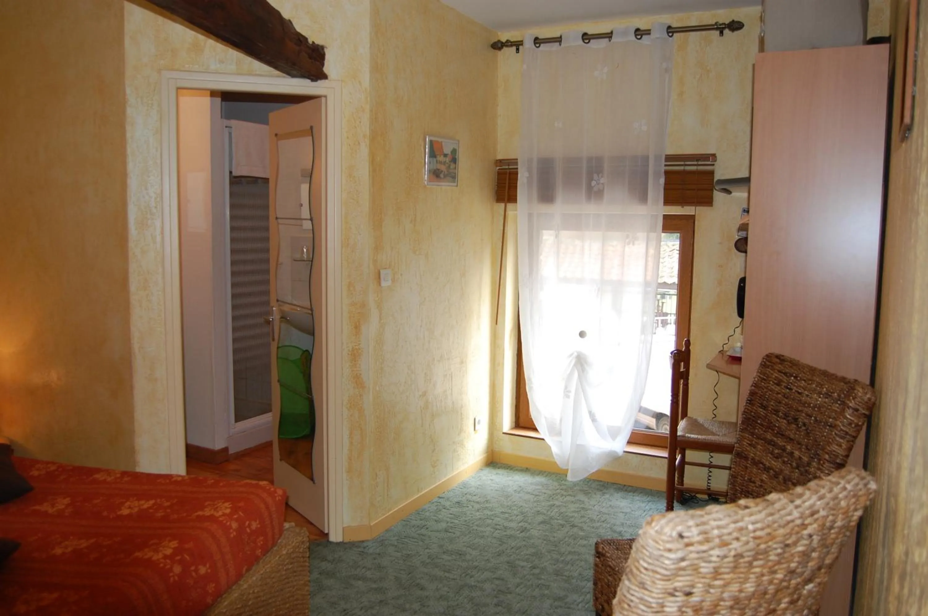 AUBERGE du BORD des EAUX - Demi-pension assurée sur réservation