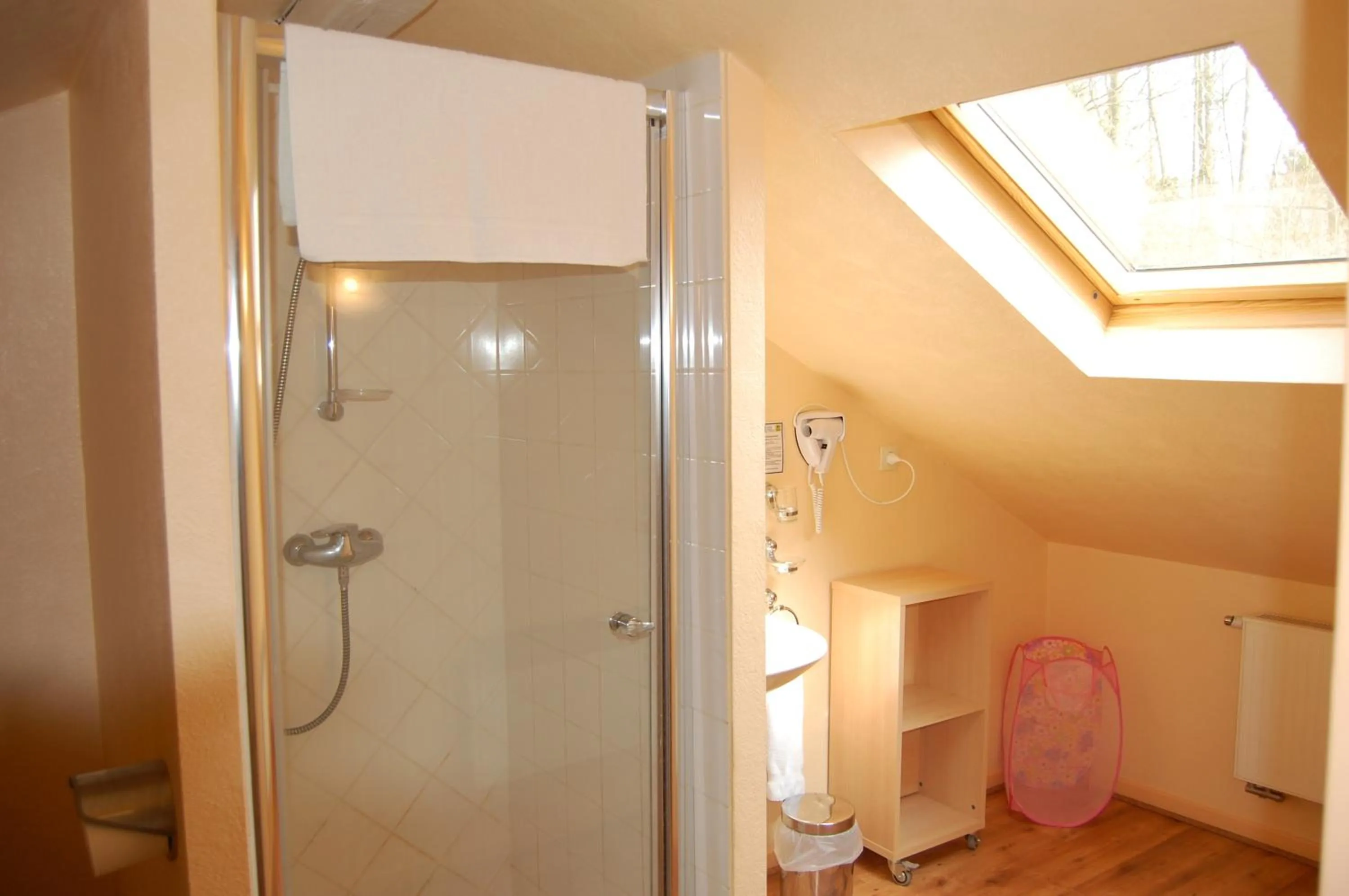 AUBERGE du BORD des EAUX - Demi-pension assurée sur réservation