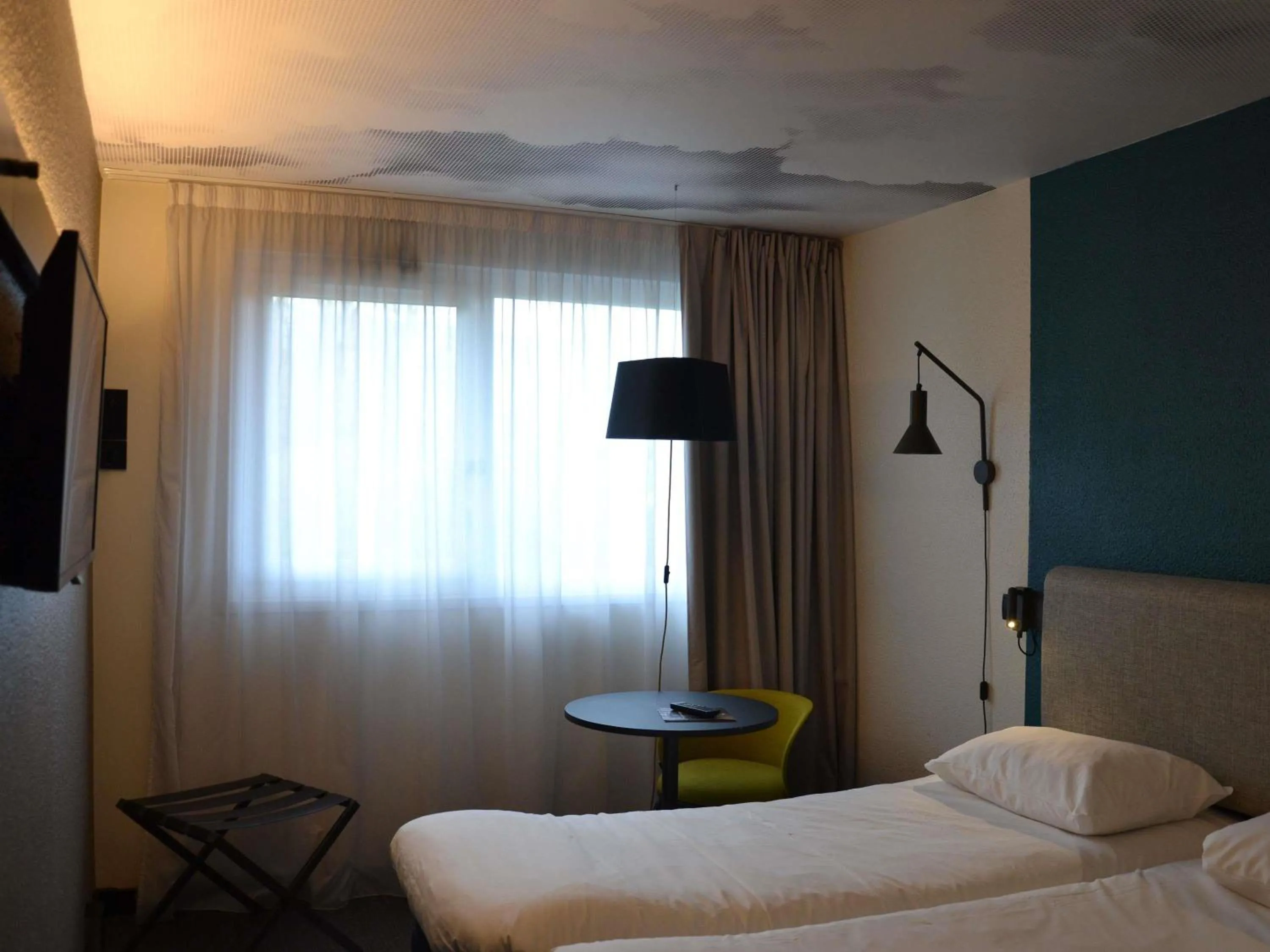 Bedroom, Bed in ibis Chambery