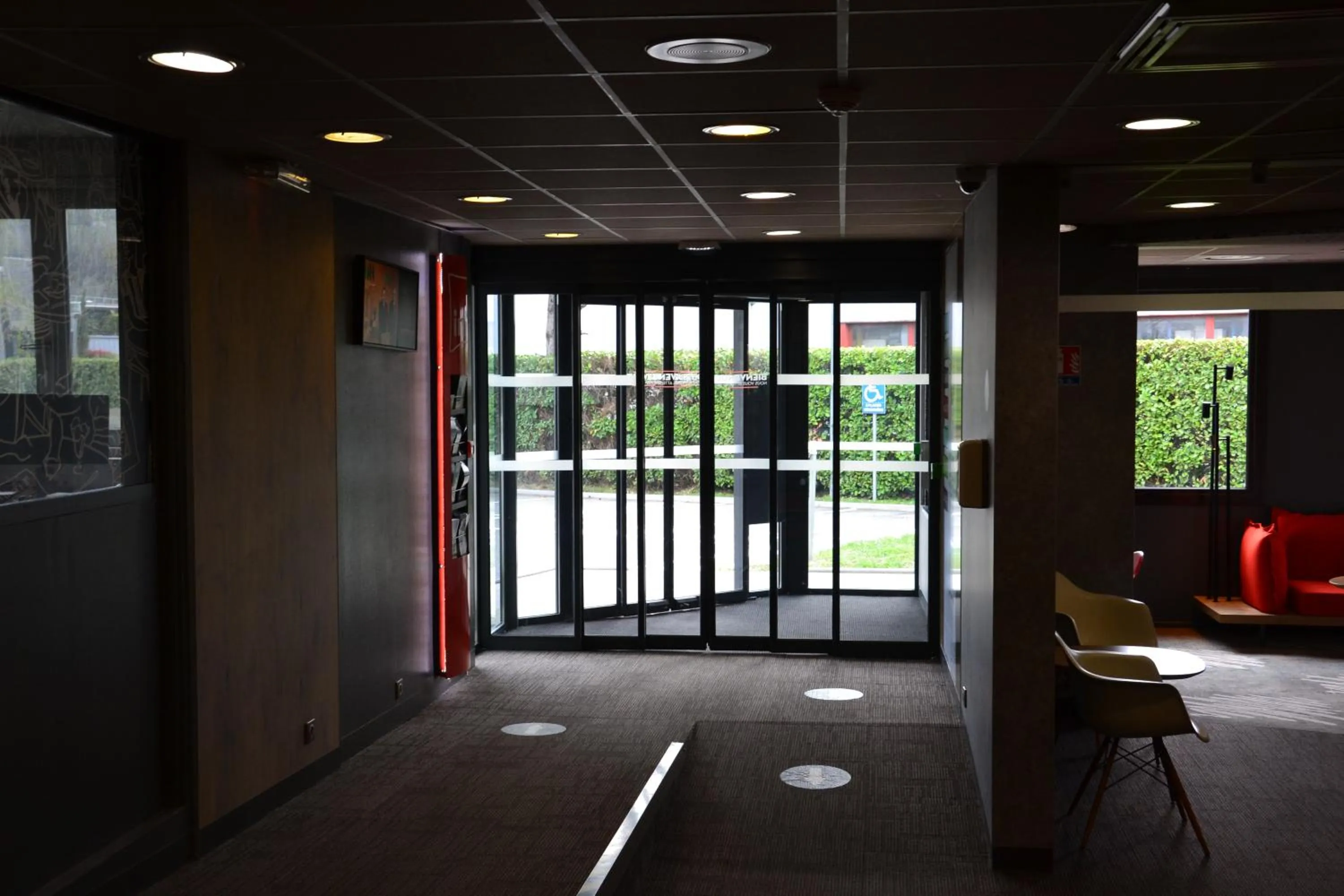 Facade/entrance in ibis Chambery