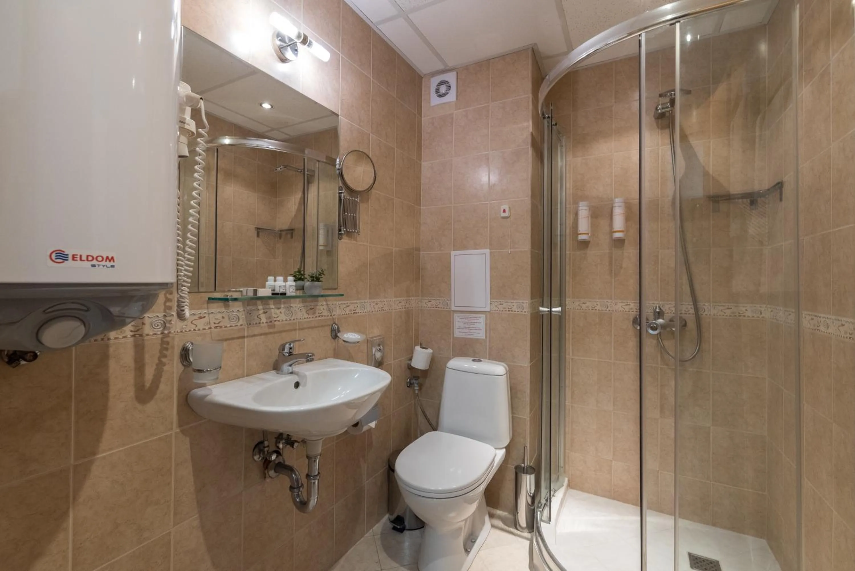 Shower in Grand Royale Apartment Complex & Spa