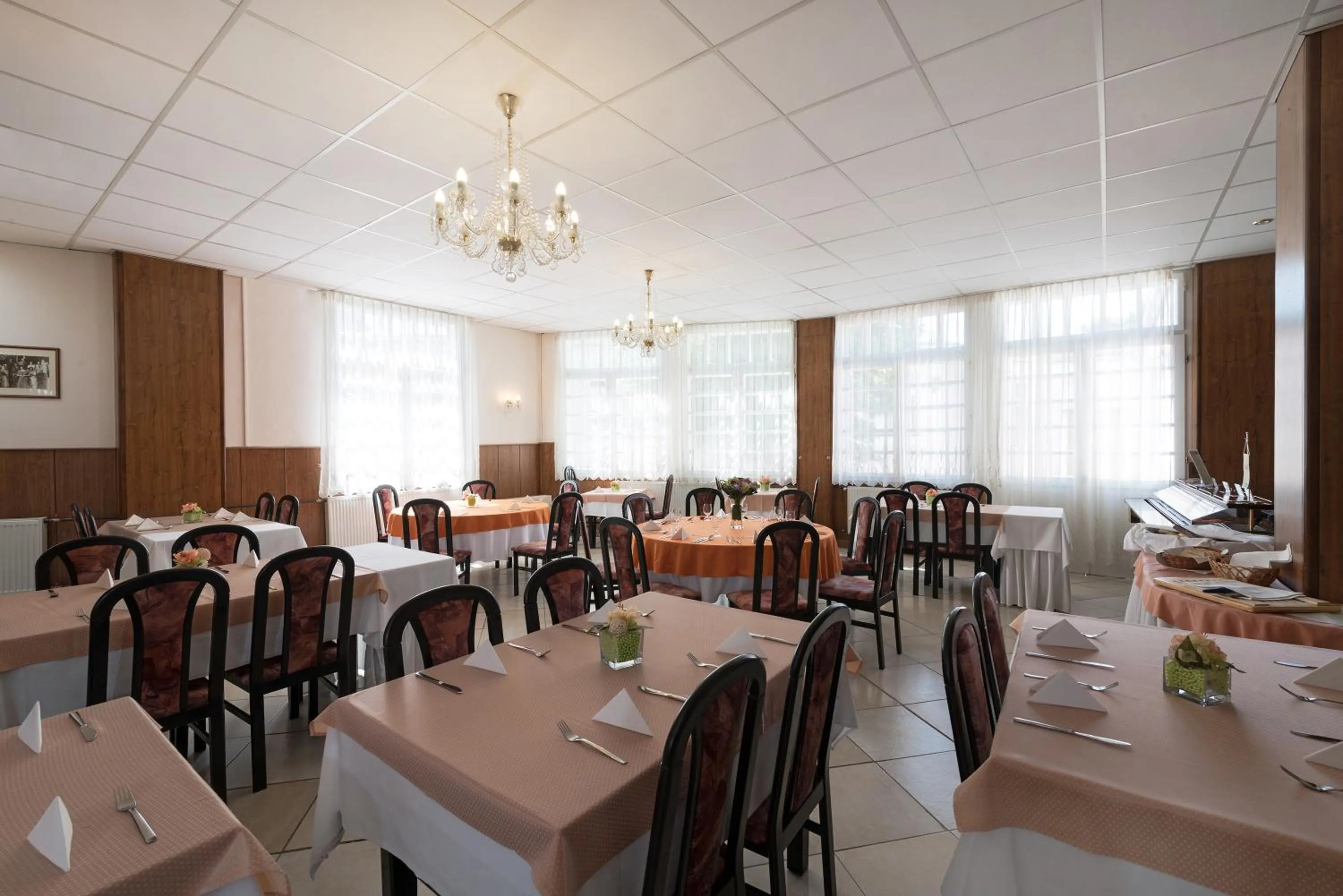 Restaurant/places to eat in Ensana Pro Patria