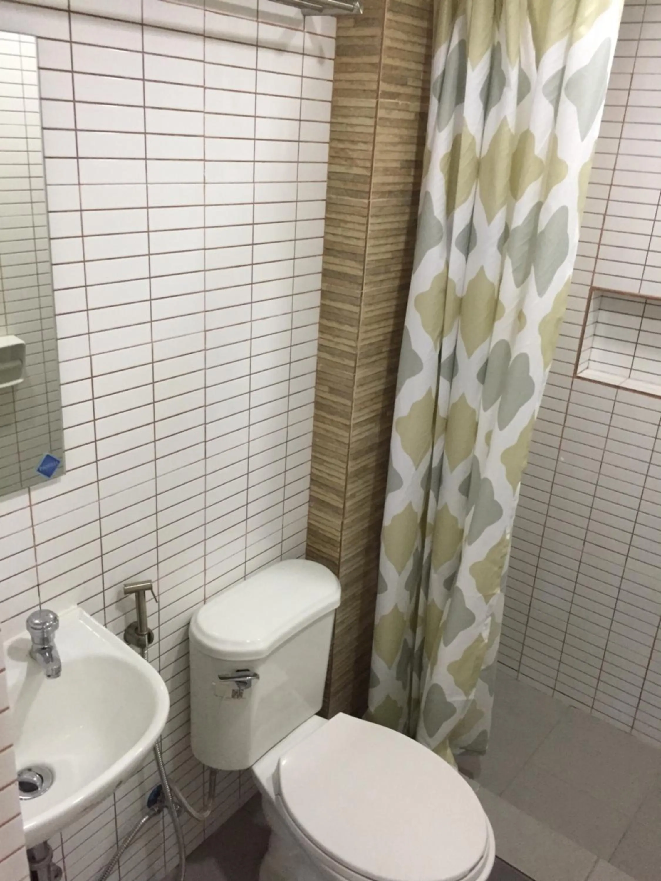 Shower in 1 River Central Hostel